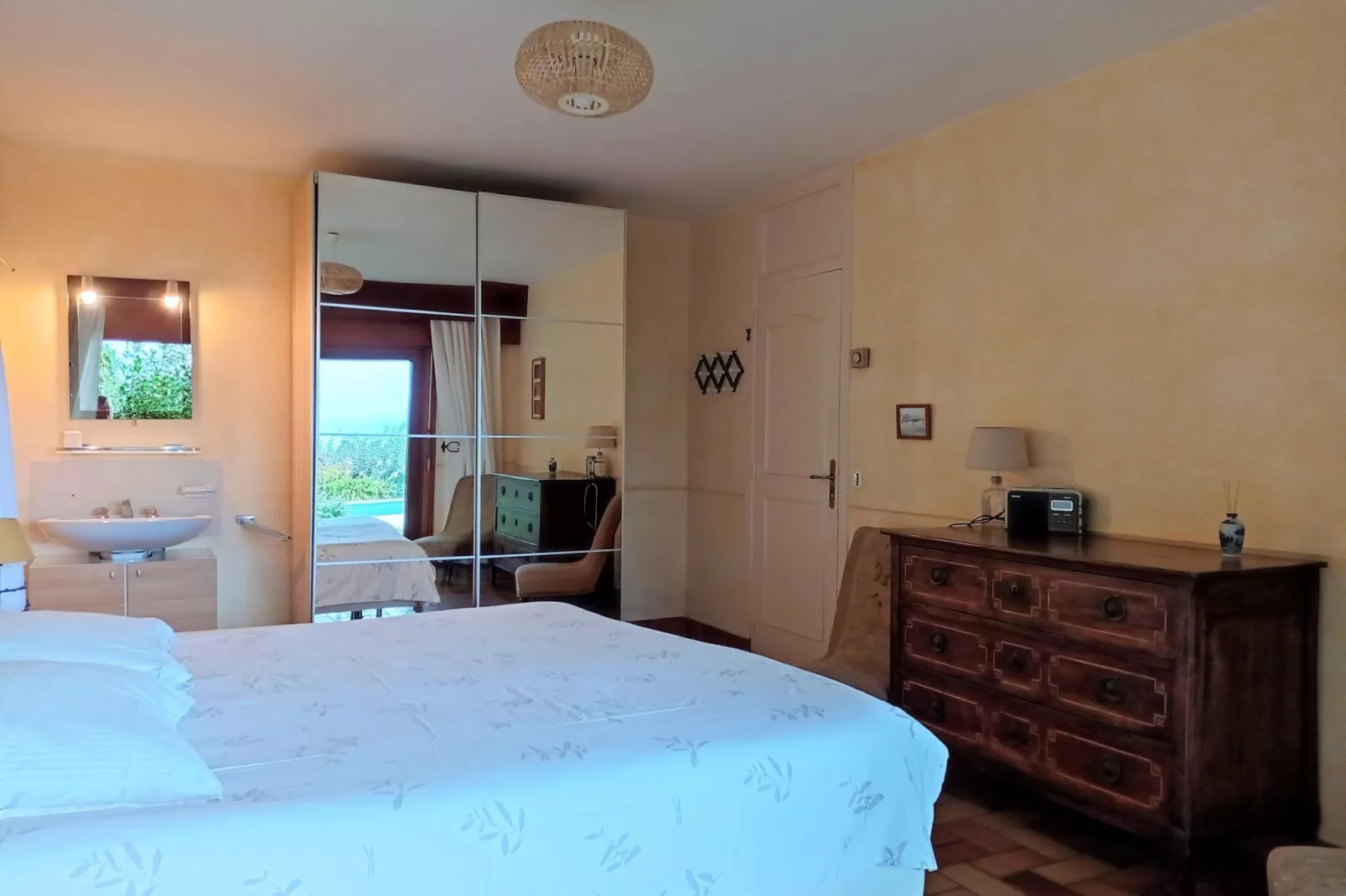 Villa avec piscine vue mer et proche plage à Bormes les Mimosas-Bedroom