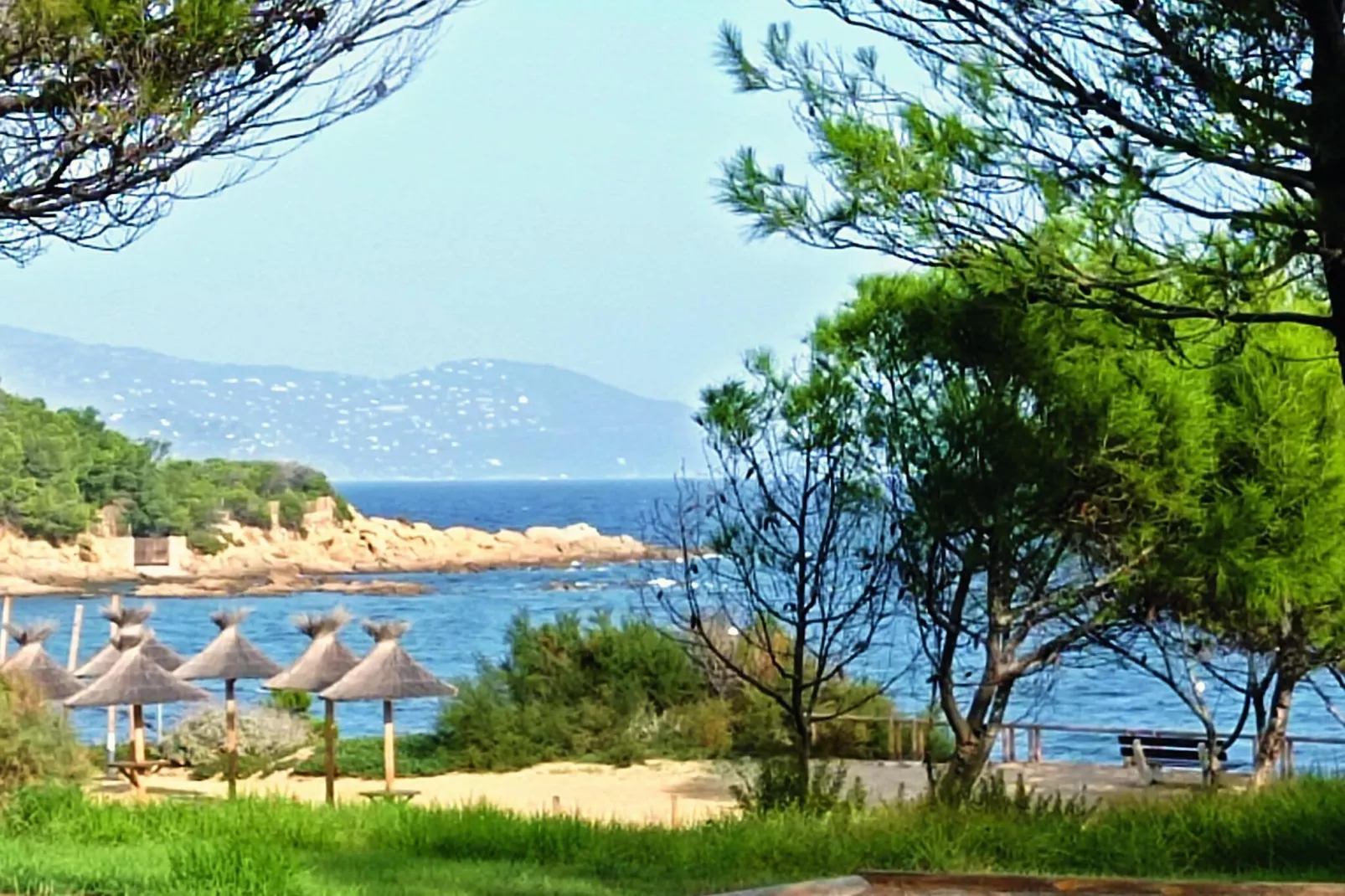 Villa avec piscine vue mer et proche plage à Bormes les Mimosas-Areas summer 5km