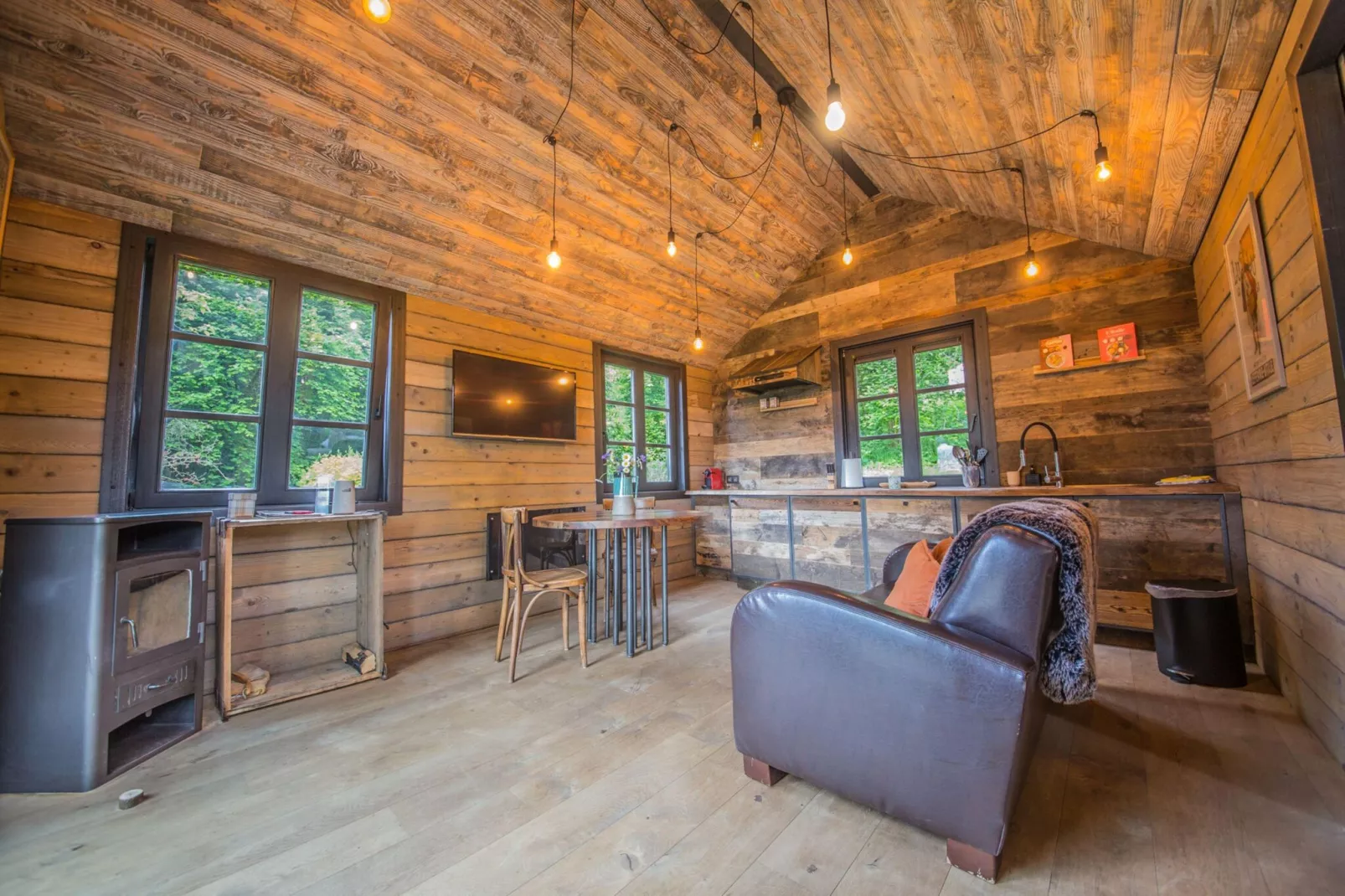 Be Chalet-Living room