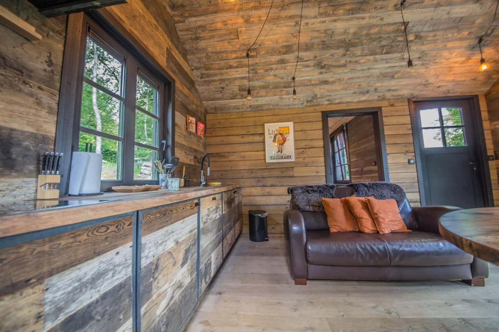 Be Chalet-Living room