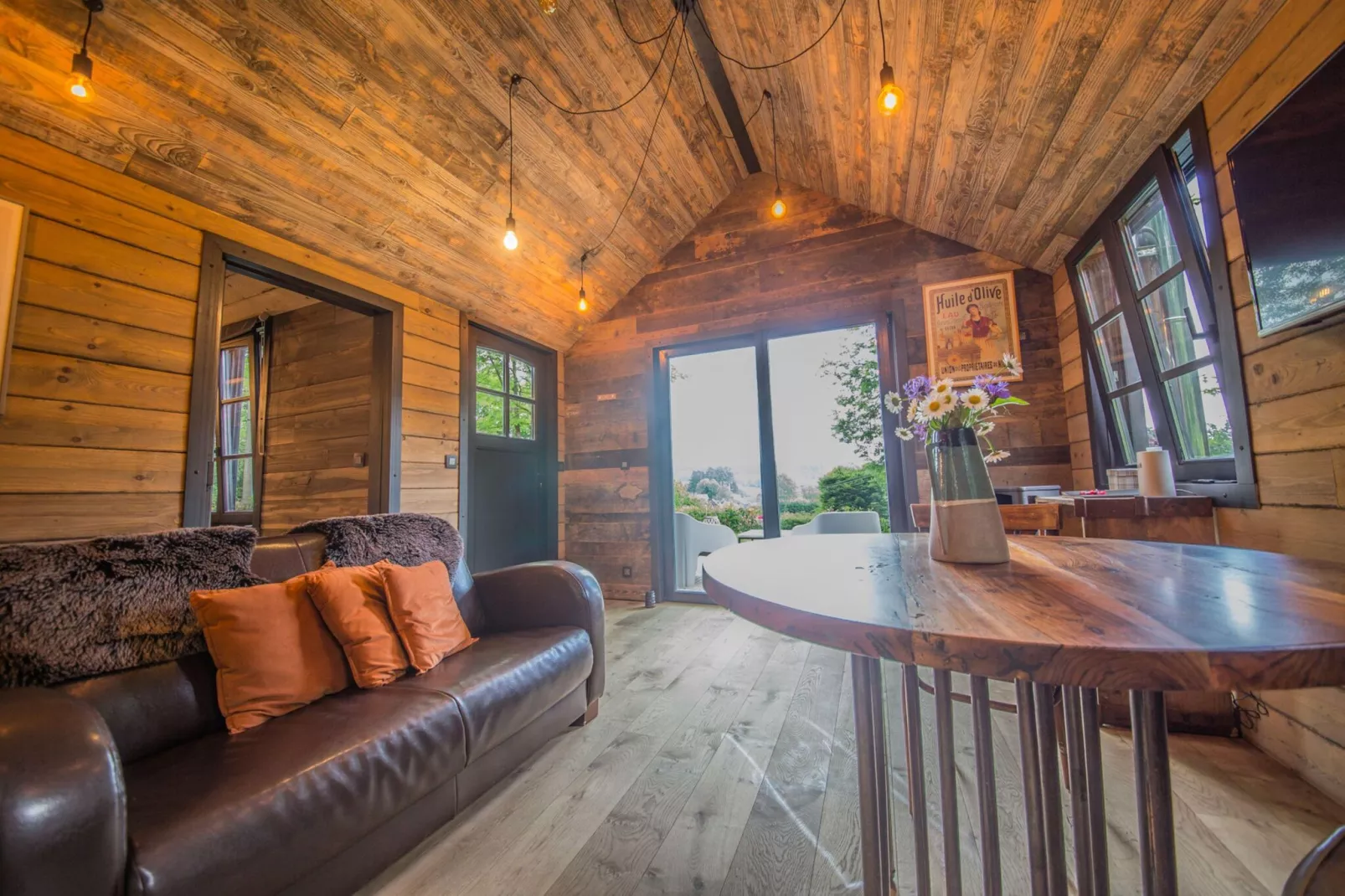 Be Chalet-Living room