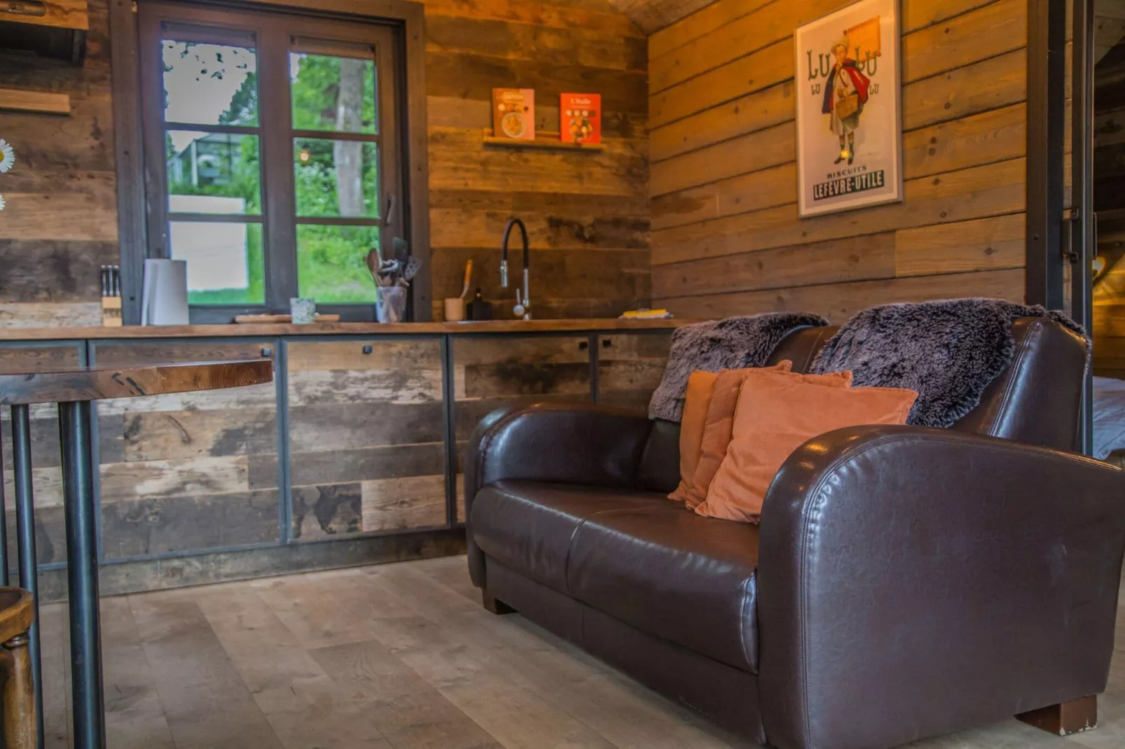 Be Chalet-Living room