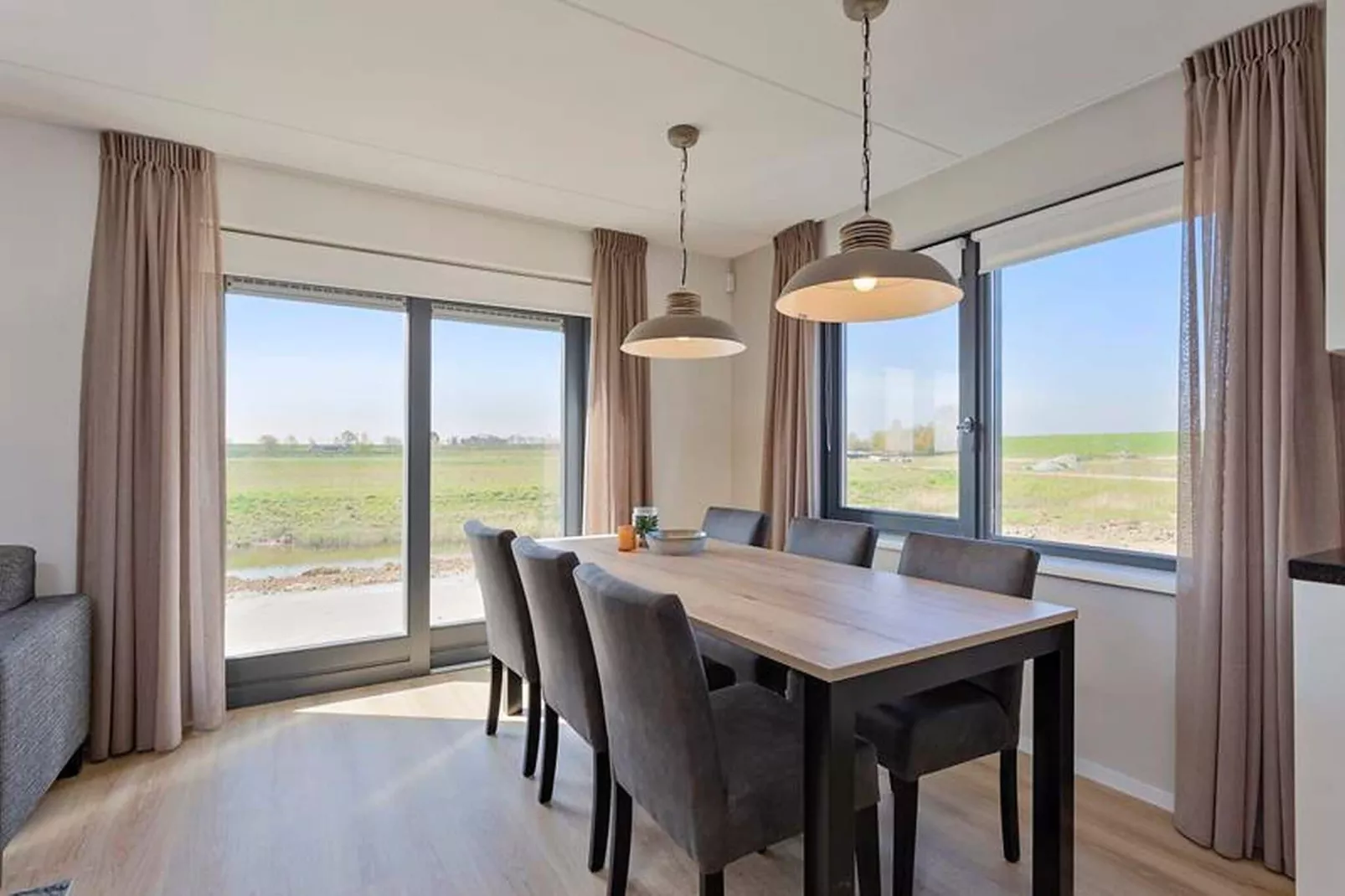 De Sneeuwgors Huis Nr 39-Dining room