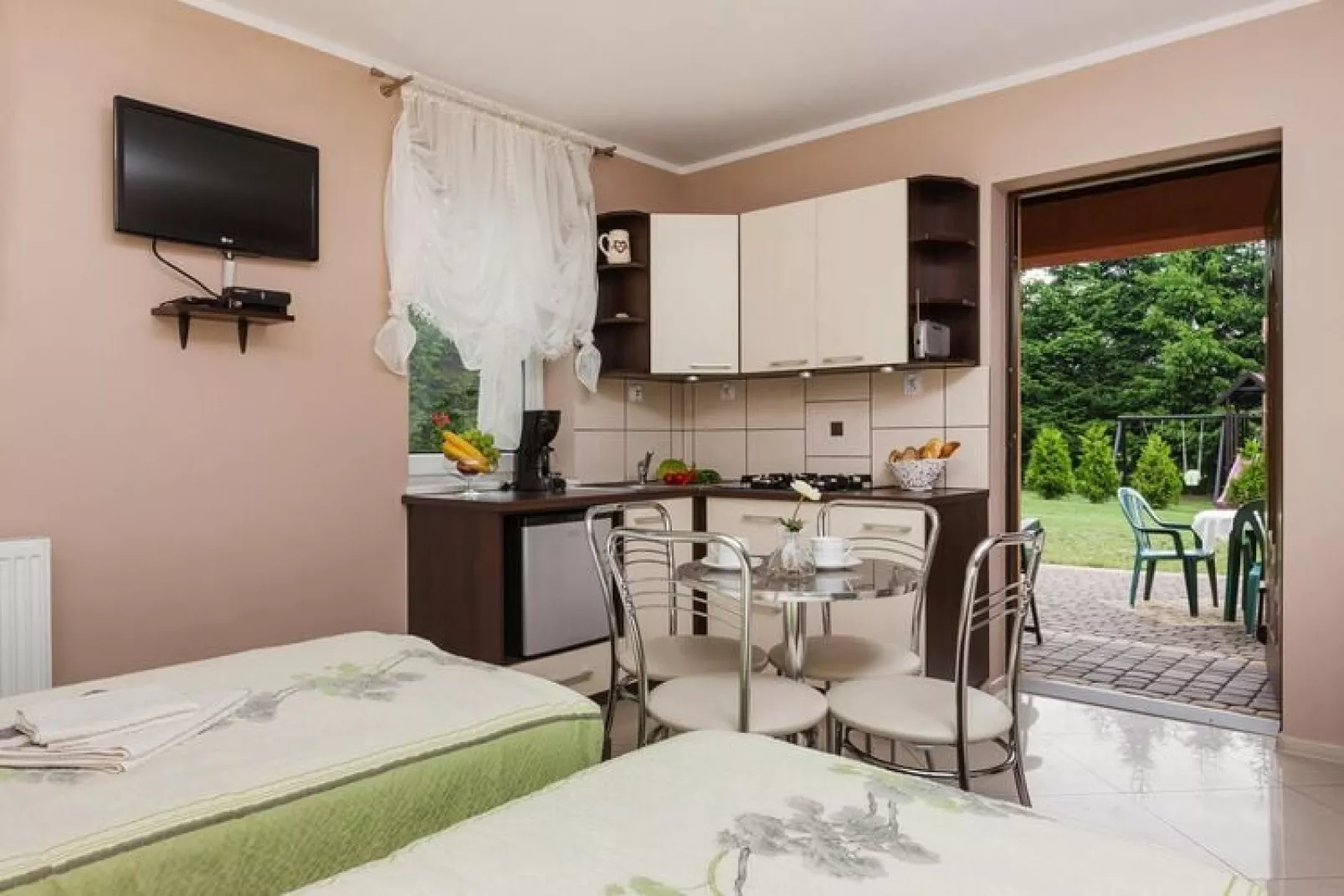 Semi-detached houses Dargobadz 25 qm and 500 qm lawn area-Dining room