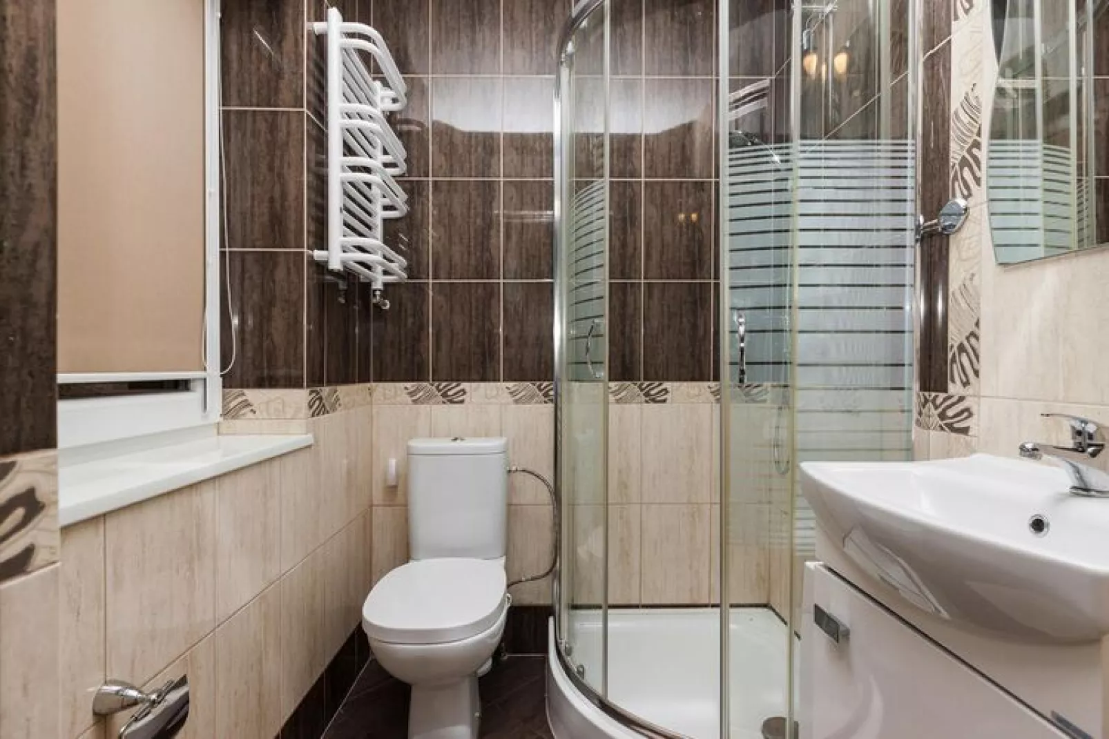 Semi-detached houses Dargobadz 25 qm and 500 qm lawn area-Bathroom