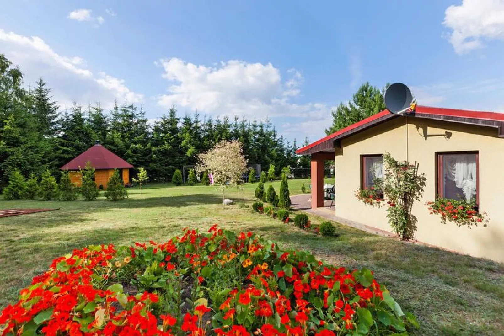 Semi-detached houses Dargobadz 25 qm and 500 qm lawn area-Gardens summer
