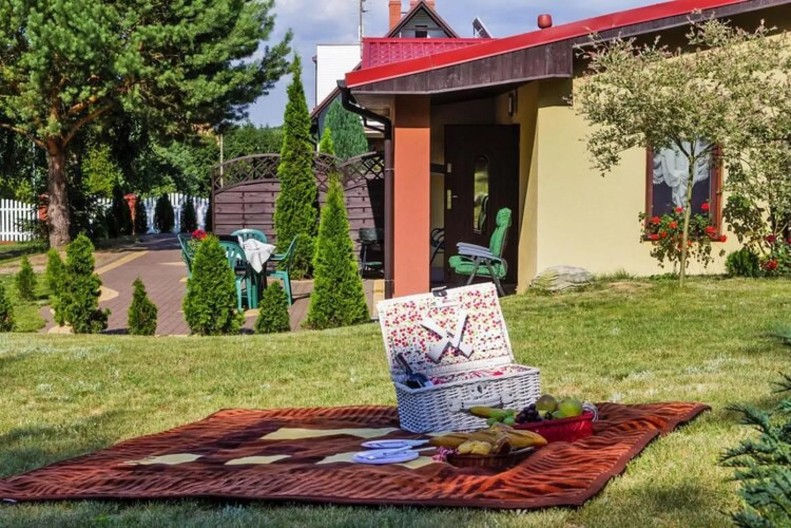 Semi-detached houses Dargobadz 25 qm and 500 qm lawn area-Facilities