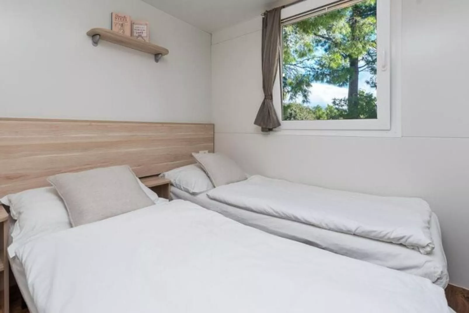 Caravanpark Paklenica in Starigrad Paklenica - Mobile home Dalmacija 30 qm for 6 pers-Bedroom