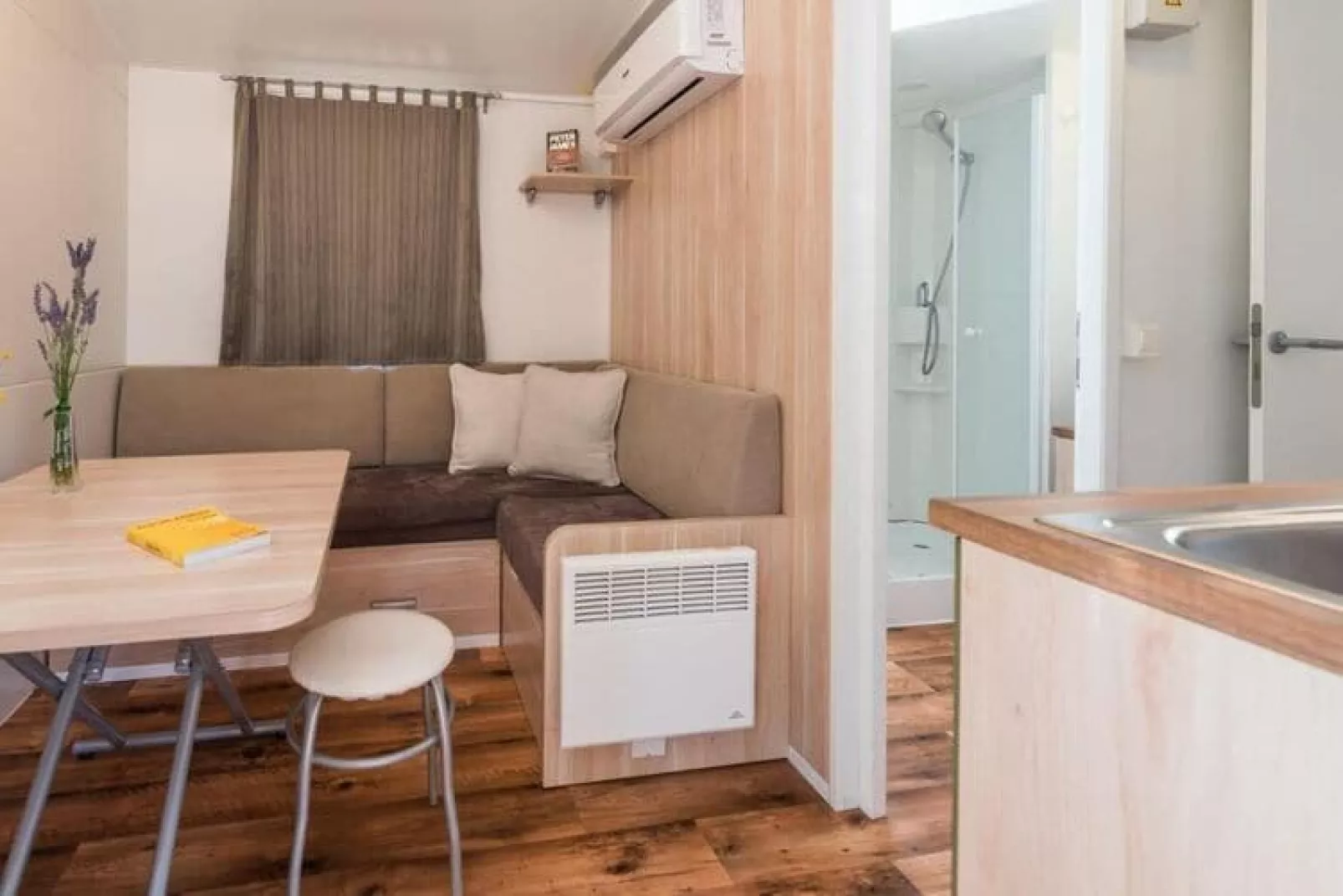 Caravanpark Paklenica in Starigrad Paklenica - Mobile home Dalmacija 30 qm for 6 pers-Kitchen