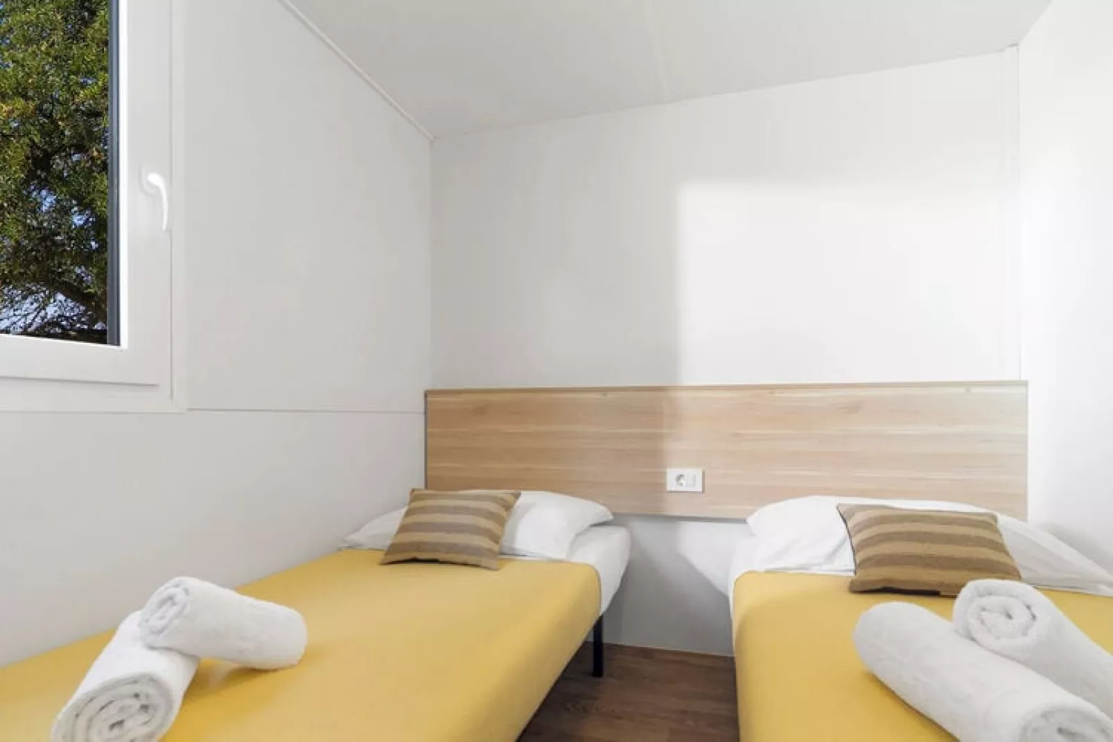 Caravanpark Paklenica in Starigrad Paklenica - Mobile home Dalmacija 30 qm for 6 pers-Bedroom