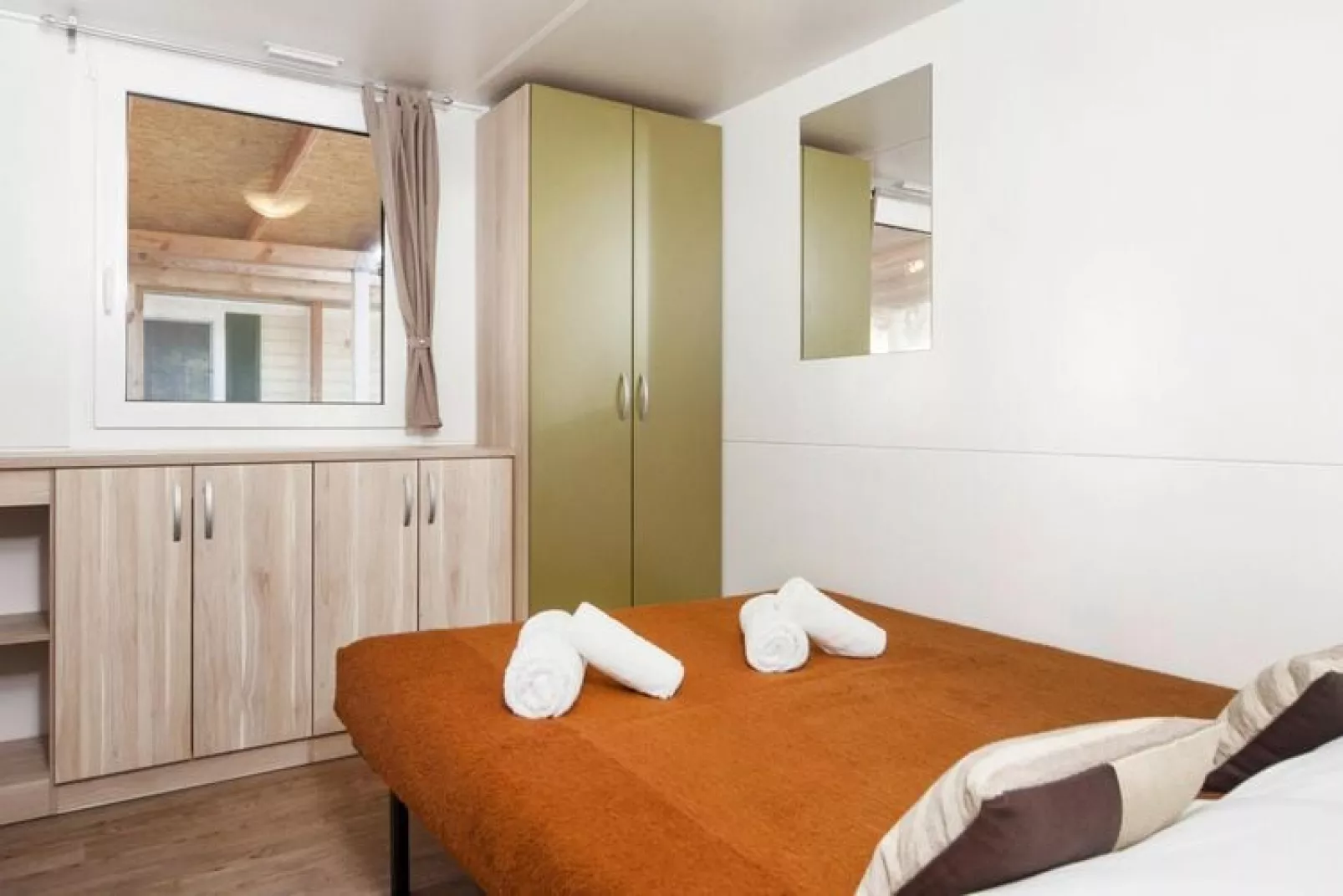 Caravanpark Paklenica in Starigrad Paklenica - Mobile home Dalmacija 30 qm for 6 pers-Bedroom