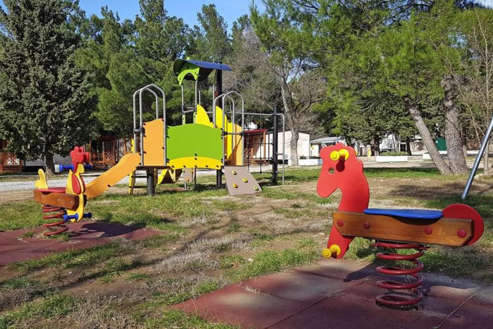 Caravanpark Paklenica in Starigrad Paklenica - Mobile home Dalmacija 30 qm for 6 pers-Gardens summer