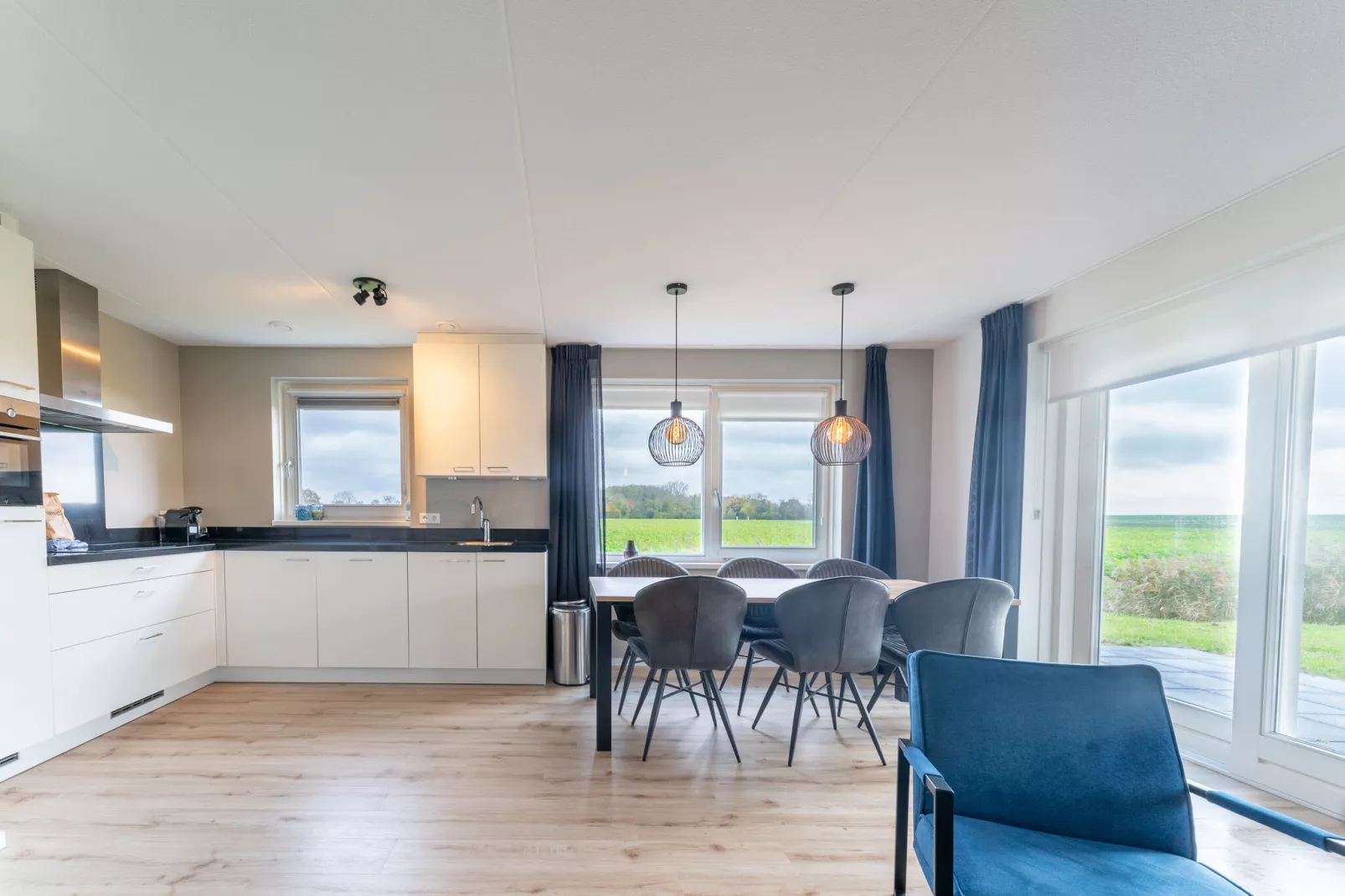De Kokmeeuw Huis Nr 11-Dining room