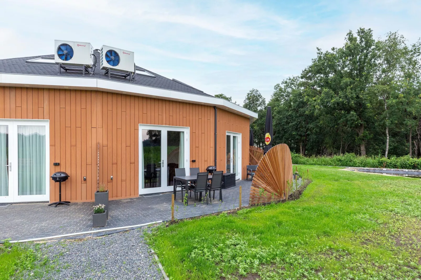 NR 4-Exterior summer