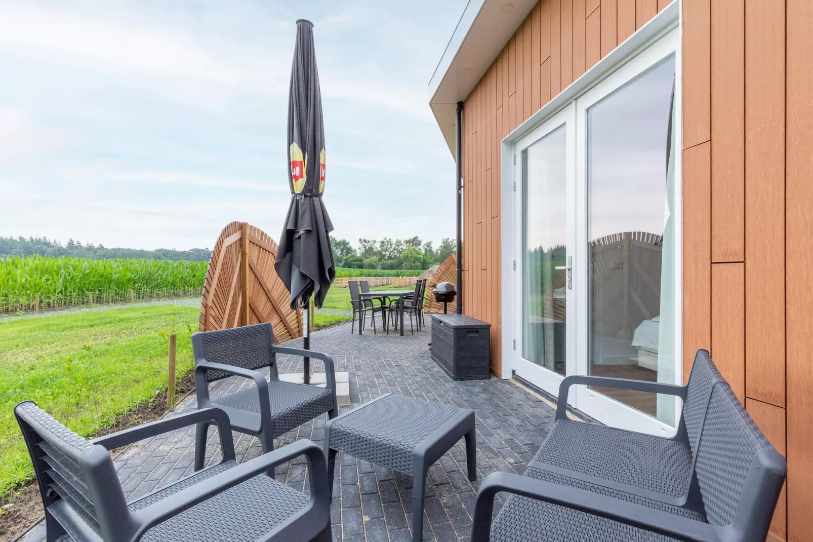 NR 4-Terrace balcony
