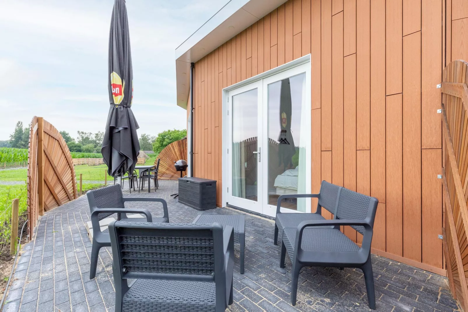 NR 4-Terrace balcony