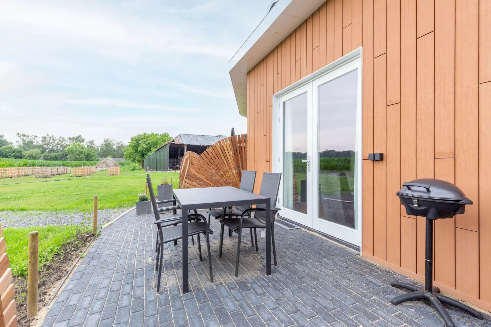 NR 4-Terrace balcony
