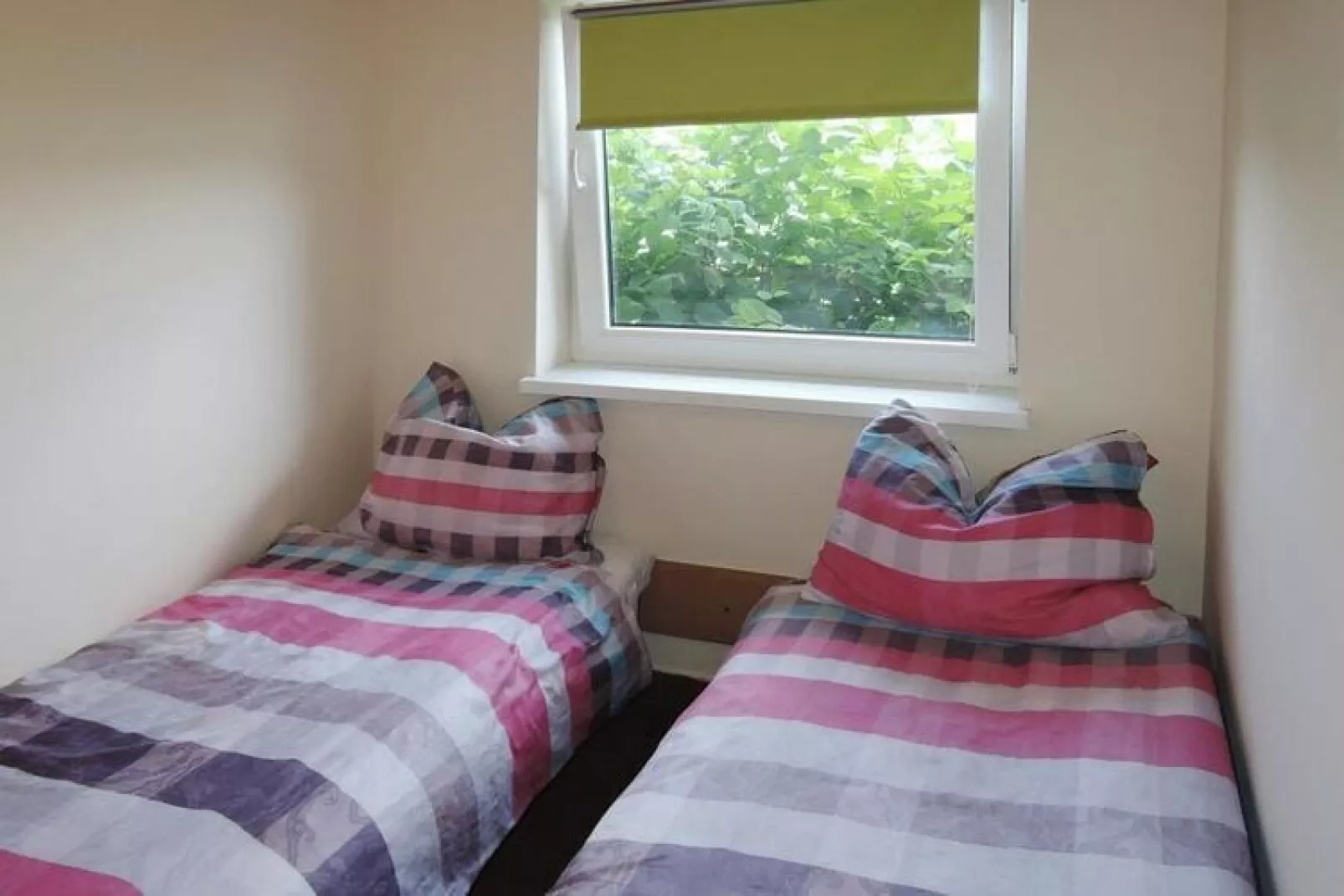Holiday complex in Jezierzyce by Szczecin at the lake 30 qm for 4 persons Typ C Zolty-Bedroom