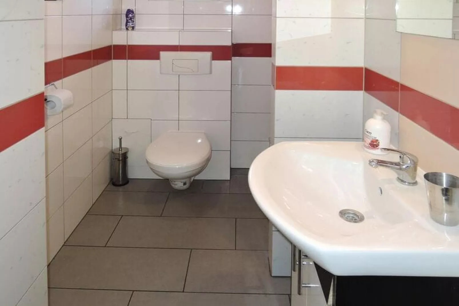 Holiday complex in Jezierzyce by Szczecin at the lake 30 qm for 4 persons Typ C Zolty-Bathroom