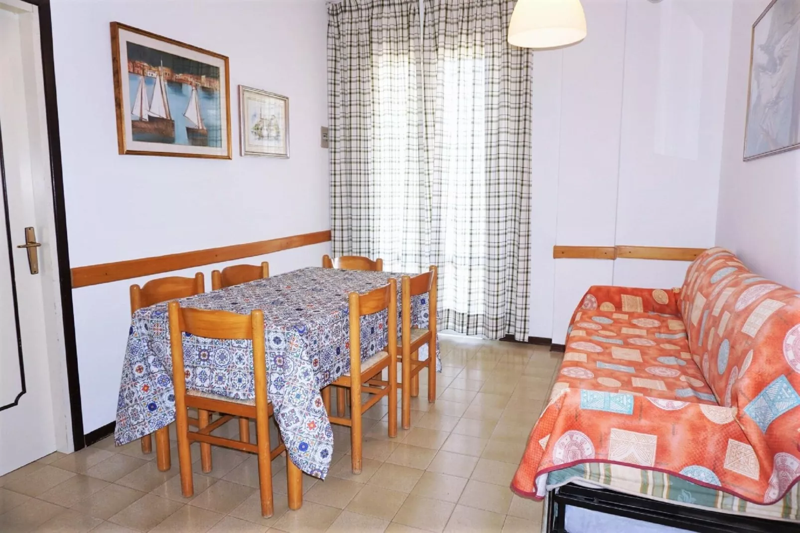 Riello 12-Living room