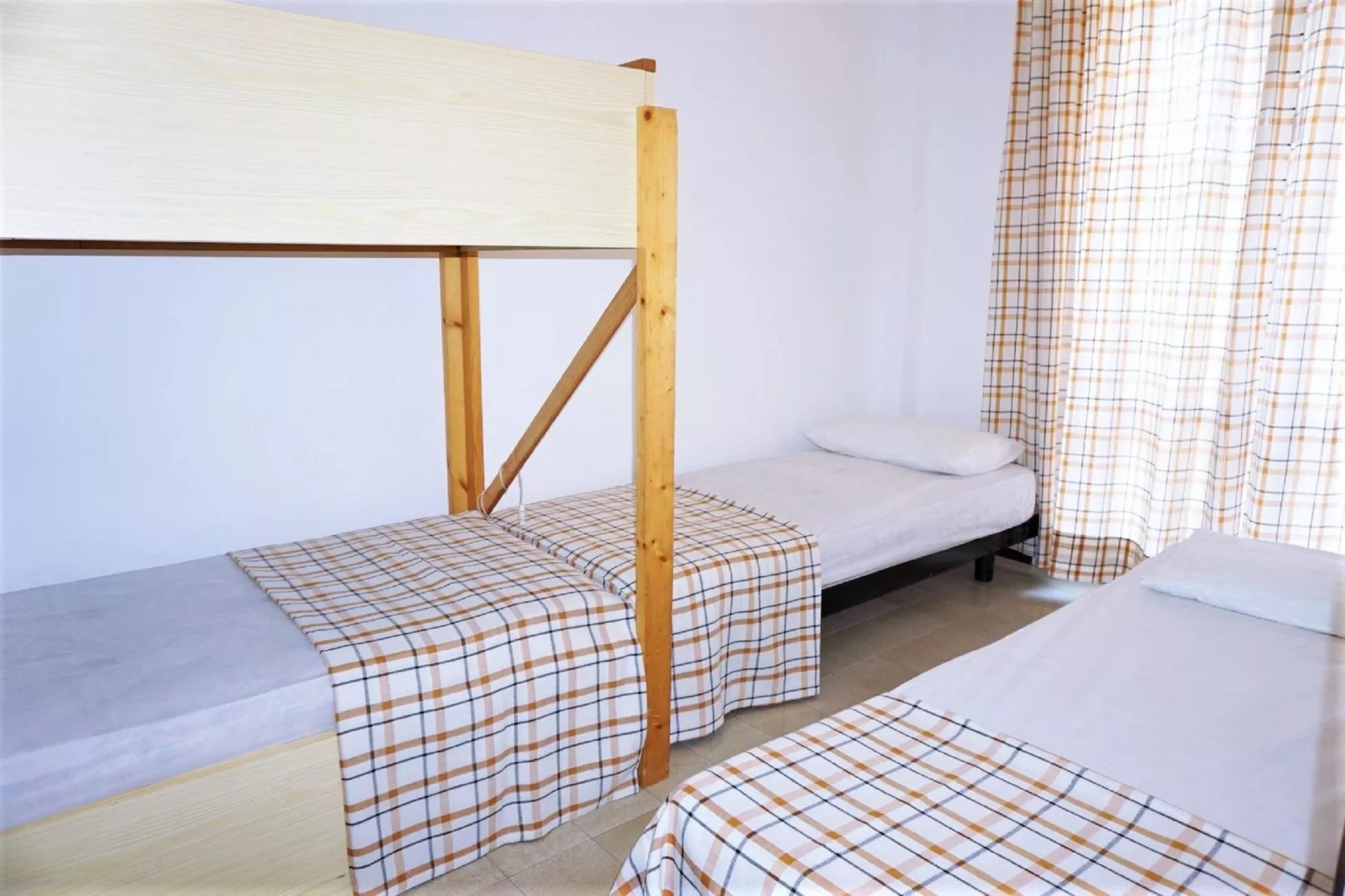 Riello 12-Bedroom