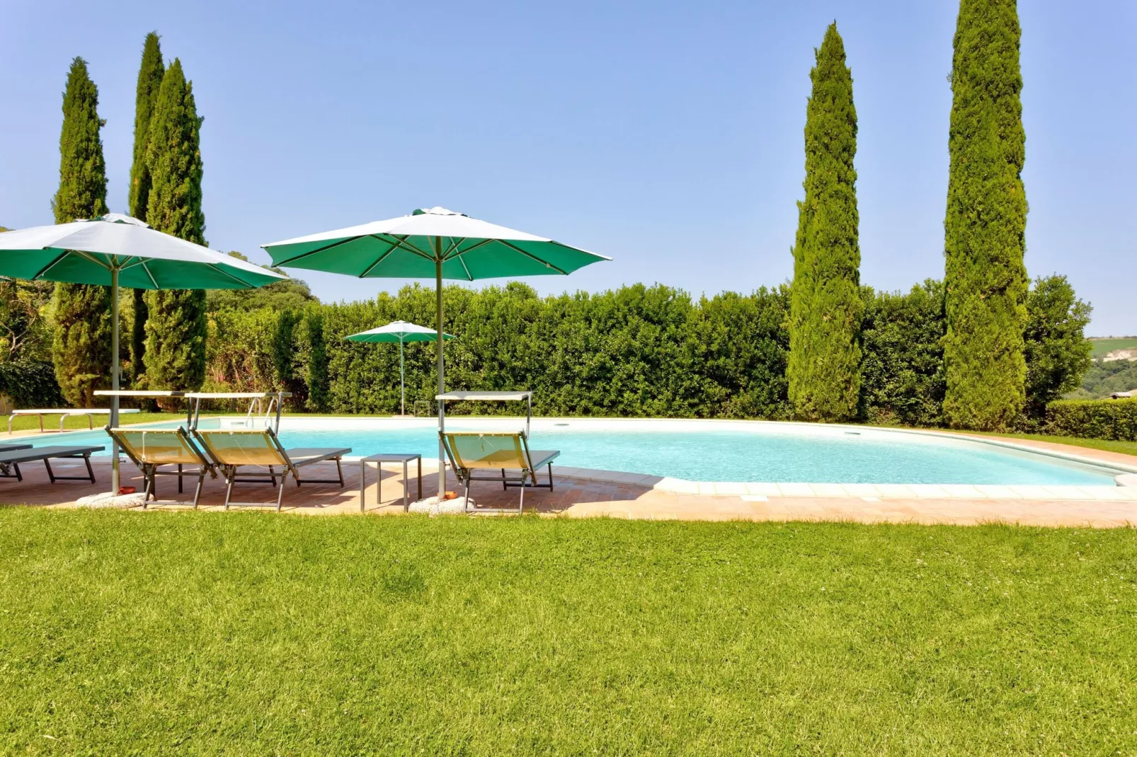 Le Ginestre-Pool