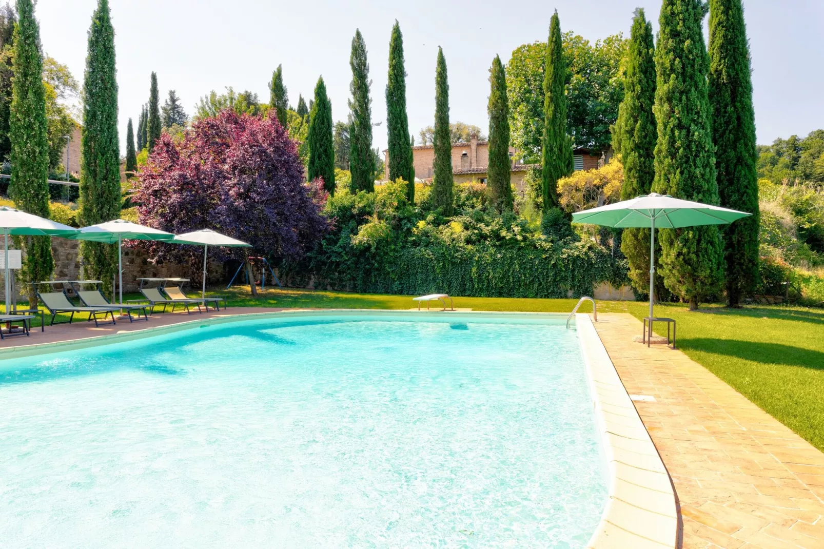 Le Ginestre-Pool