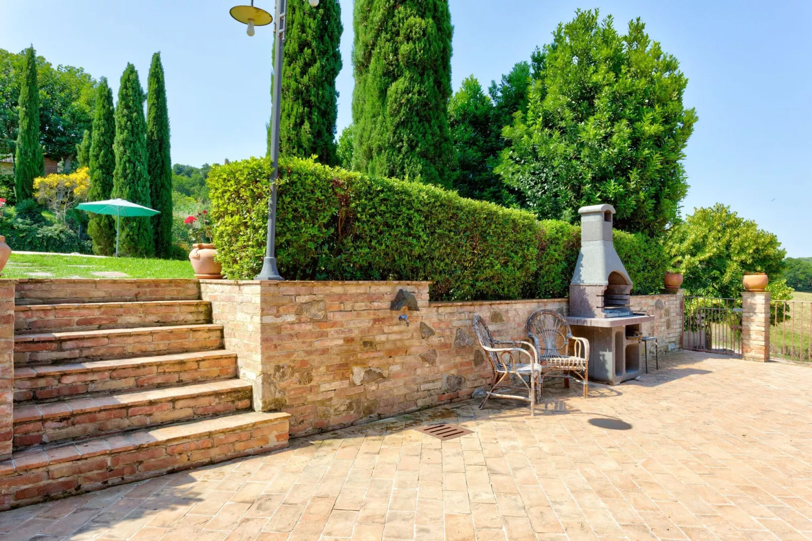 Le Ginestre-Terrace balcony