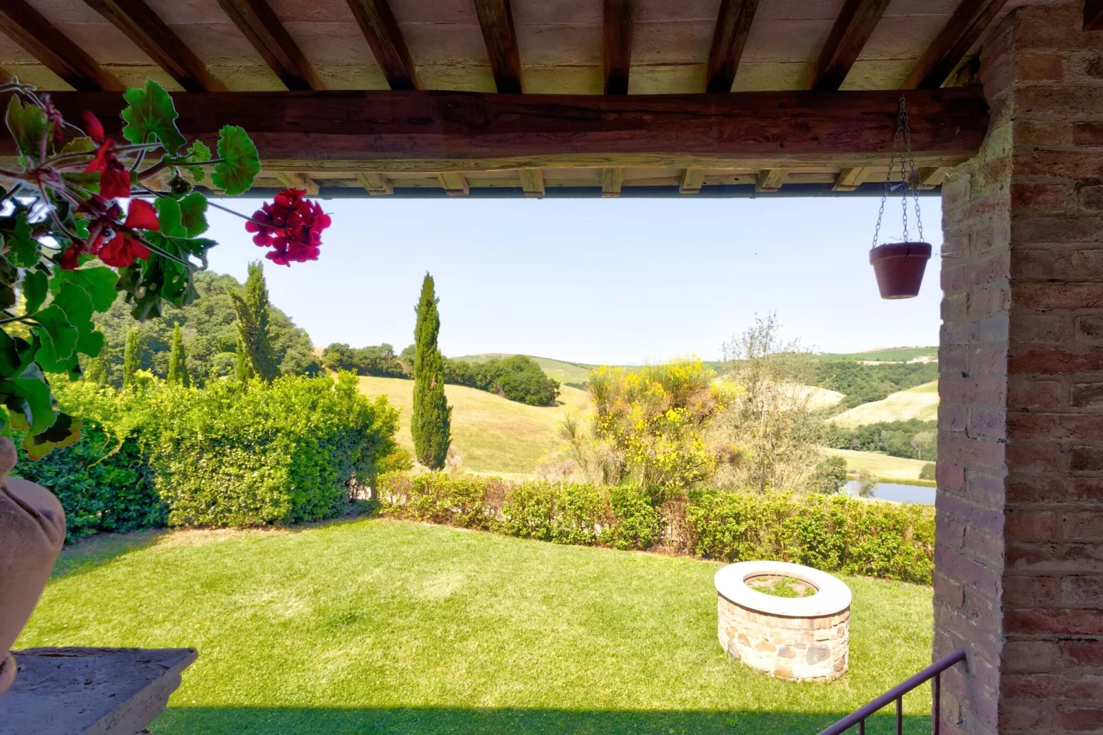 Le Ginestre-Gardens summer