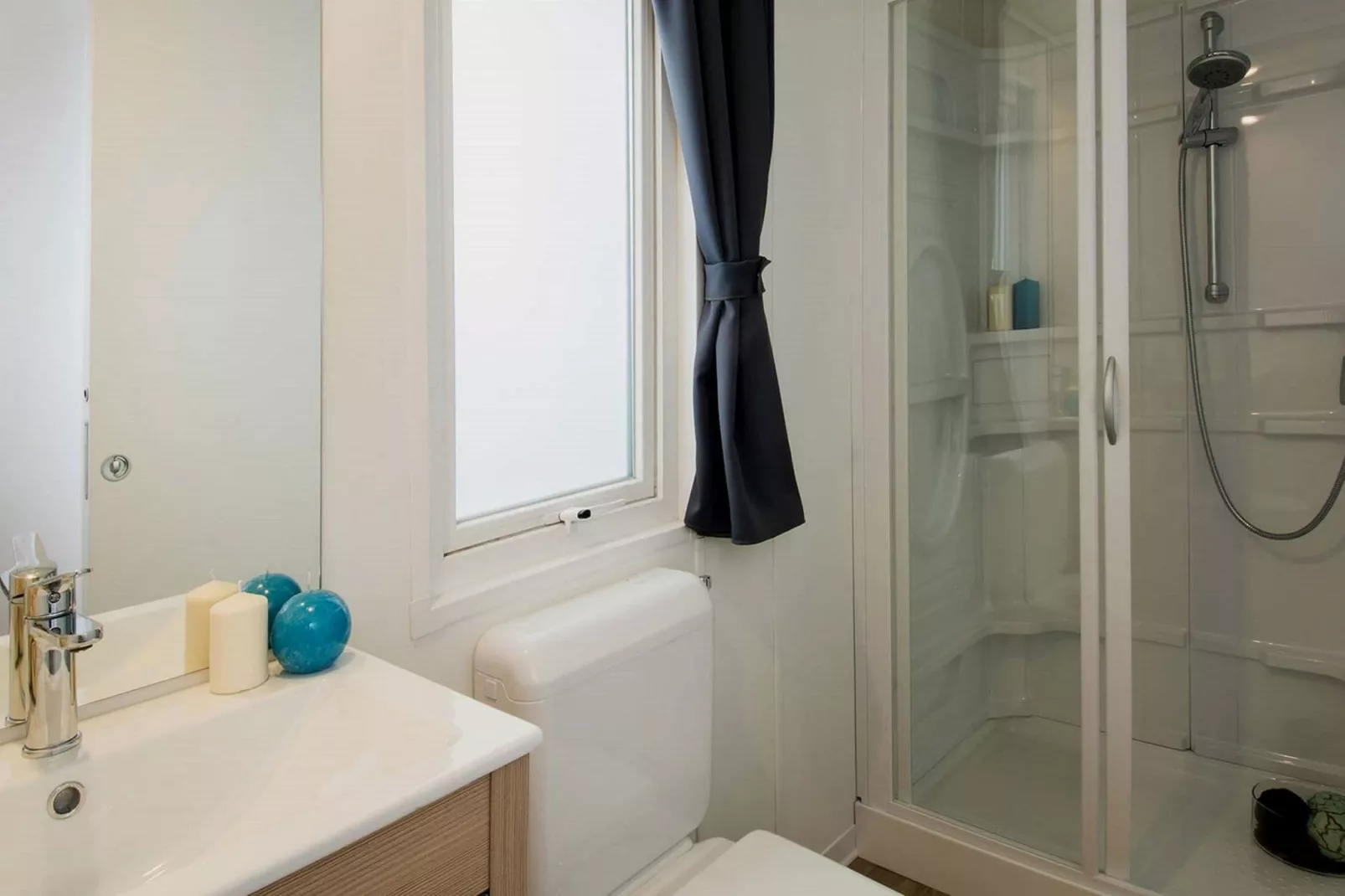 Baia Domizia Villaggio Camping I4-Bathroom