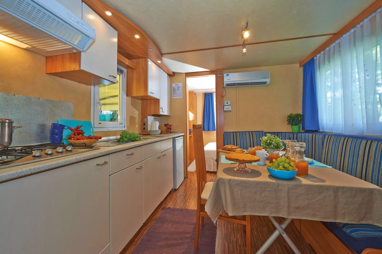 Baia Domizia Villaggio Camping E3-Living room