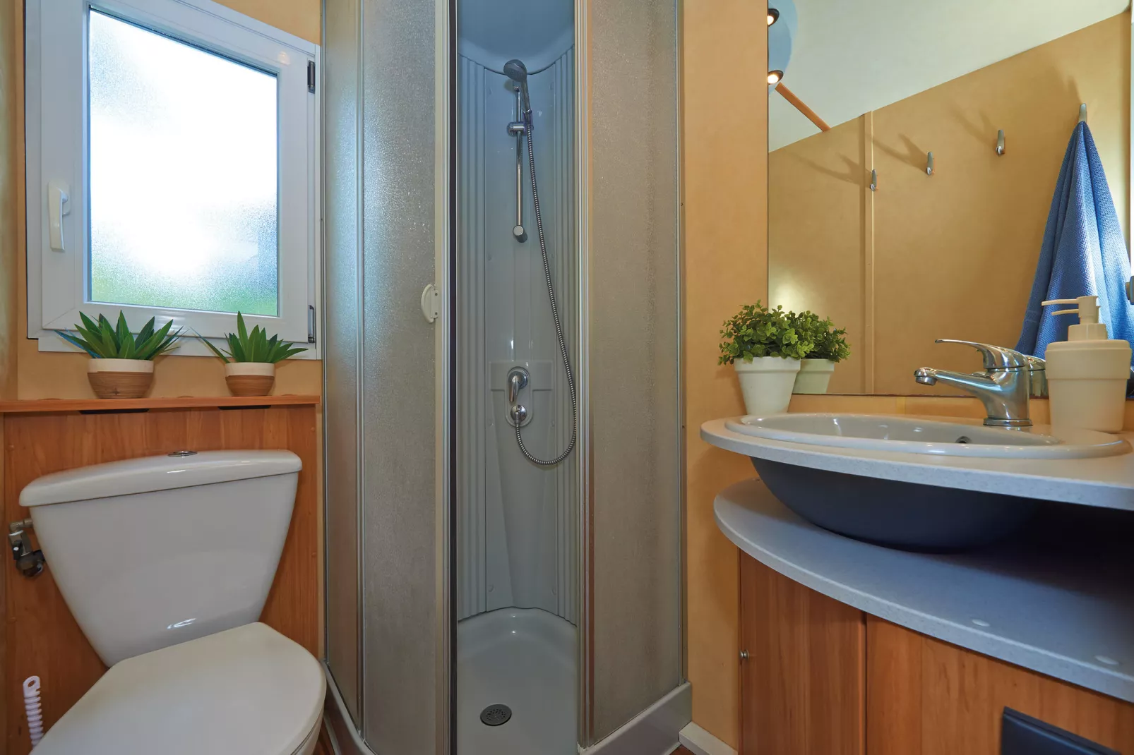 Baia Domizia Villaggio Camping E4-Bathroom