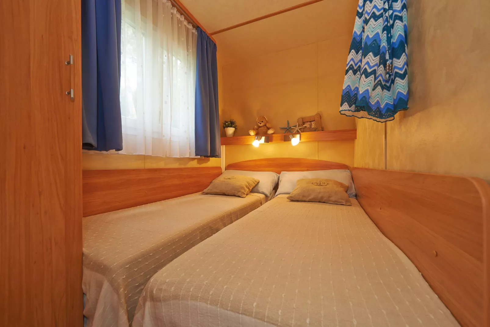 Baia Domizia Villaggio Camping E5-Bedroom