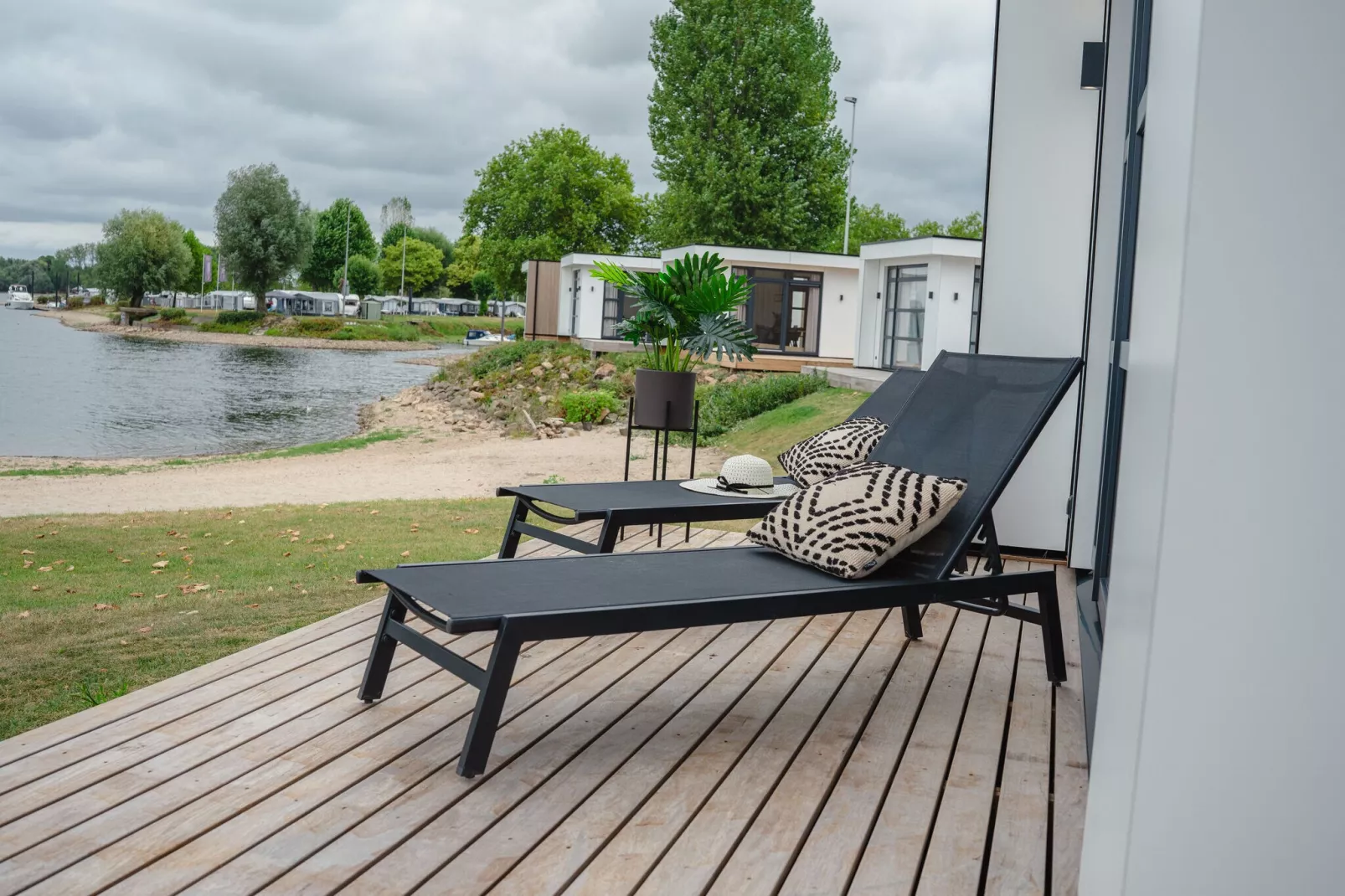 MarinaPark Bad Nederrijn 5-Terrace balcony