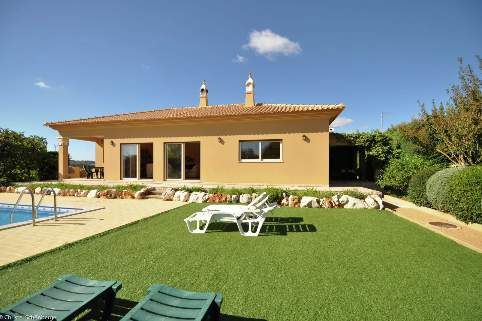 Vivenda Mira-Gardens summer