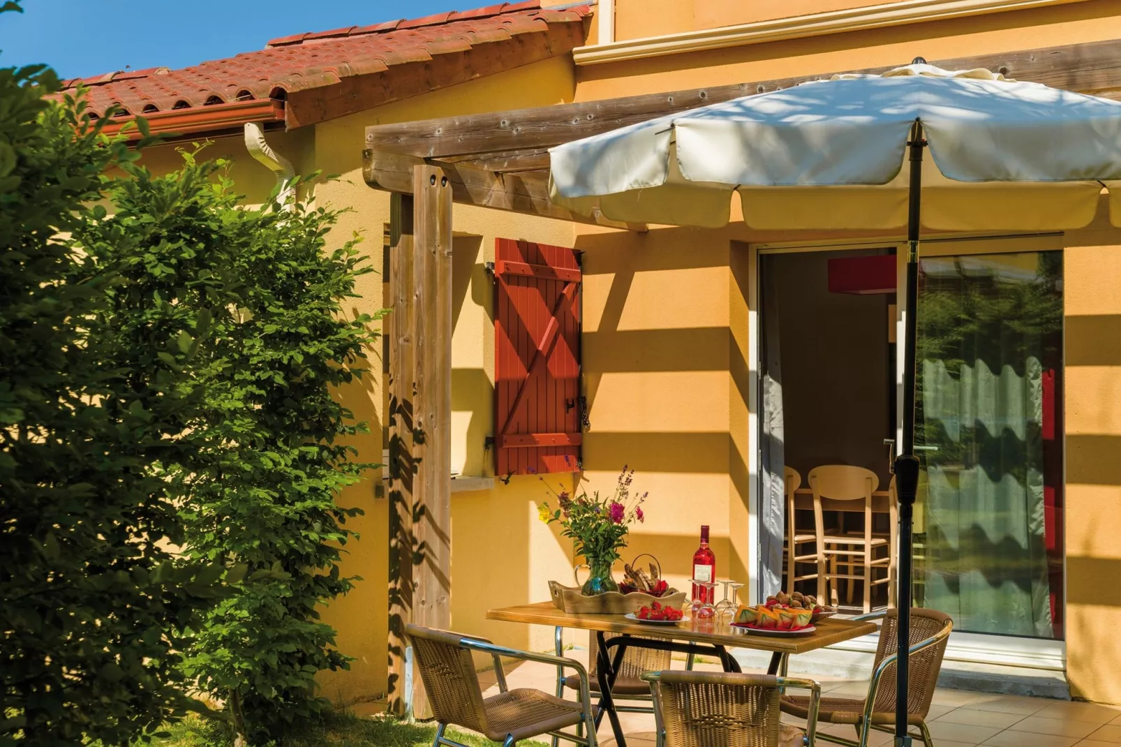 Les Bastides de Lascaux 2-Terrace balcony