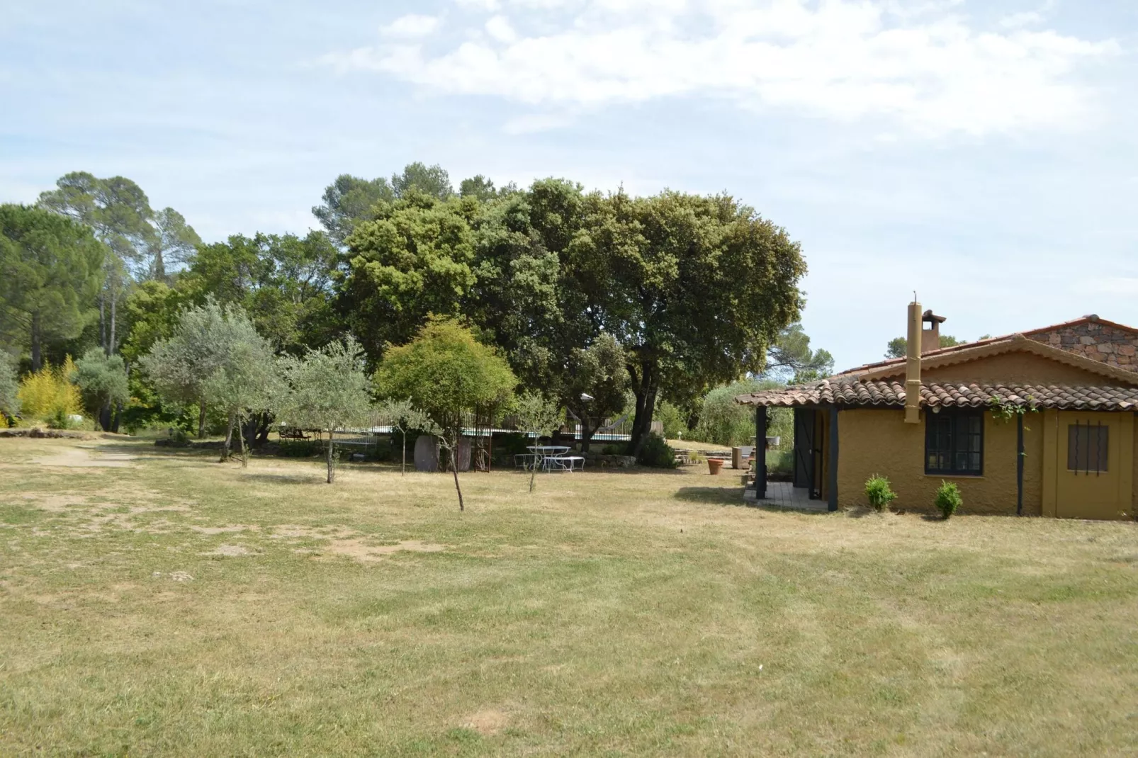 Villa La Bastidane-Gardens summer