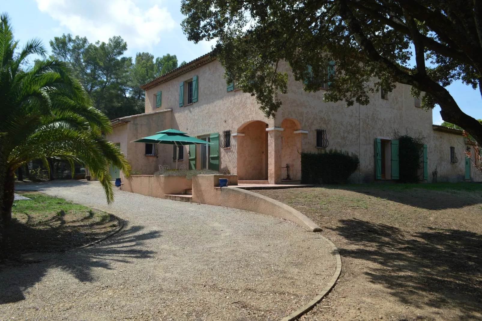 Villa au grand blue-Außenbereich Sommer