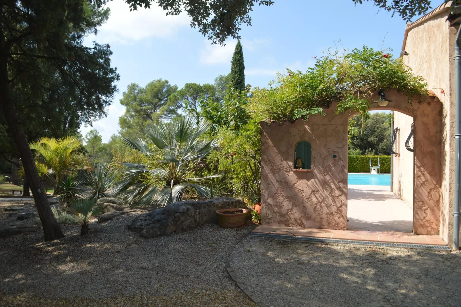 Villa au grand blue-Außenbereich Sommer