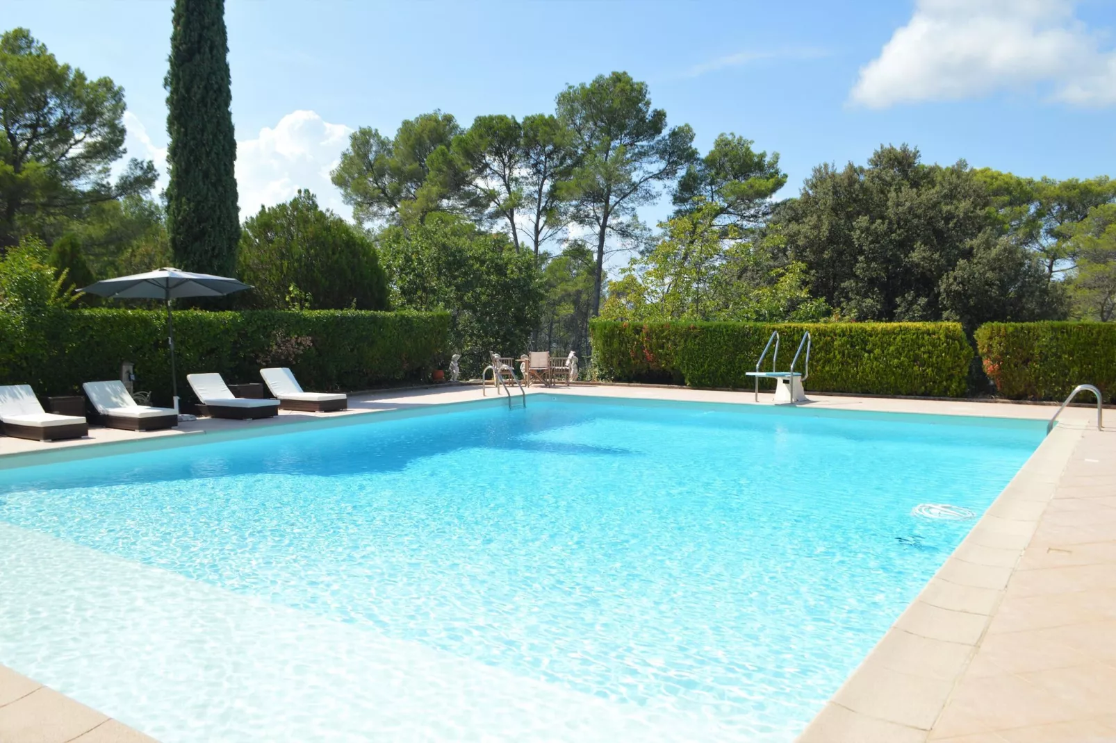 Villa au grand blue-Schwimmbad