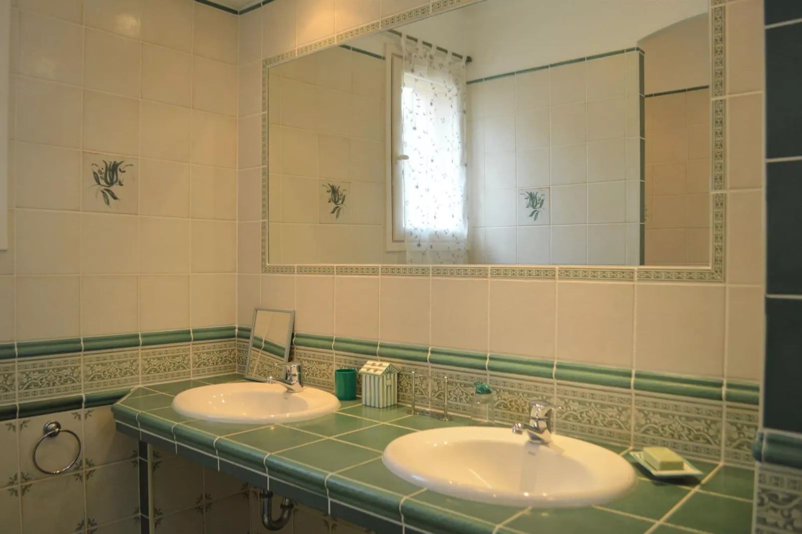 Villa au grand blue-Badezimmer