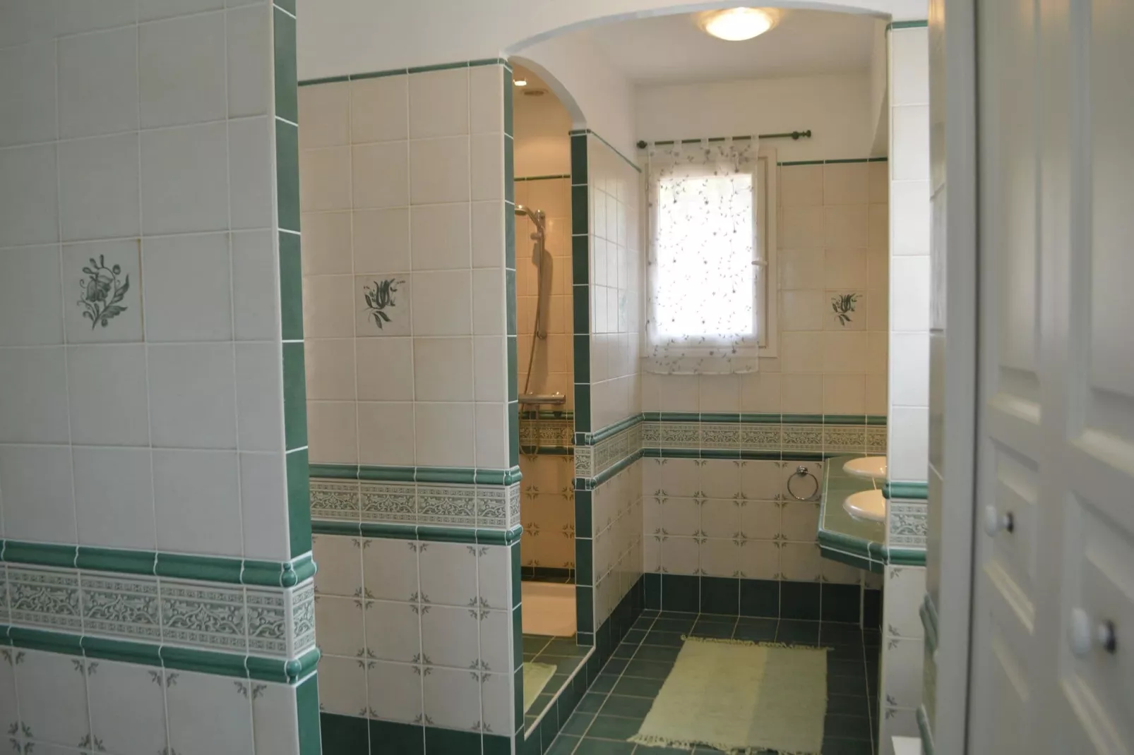 Villa au grand blue-Badezimmer