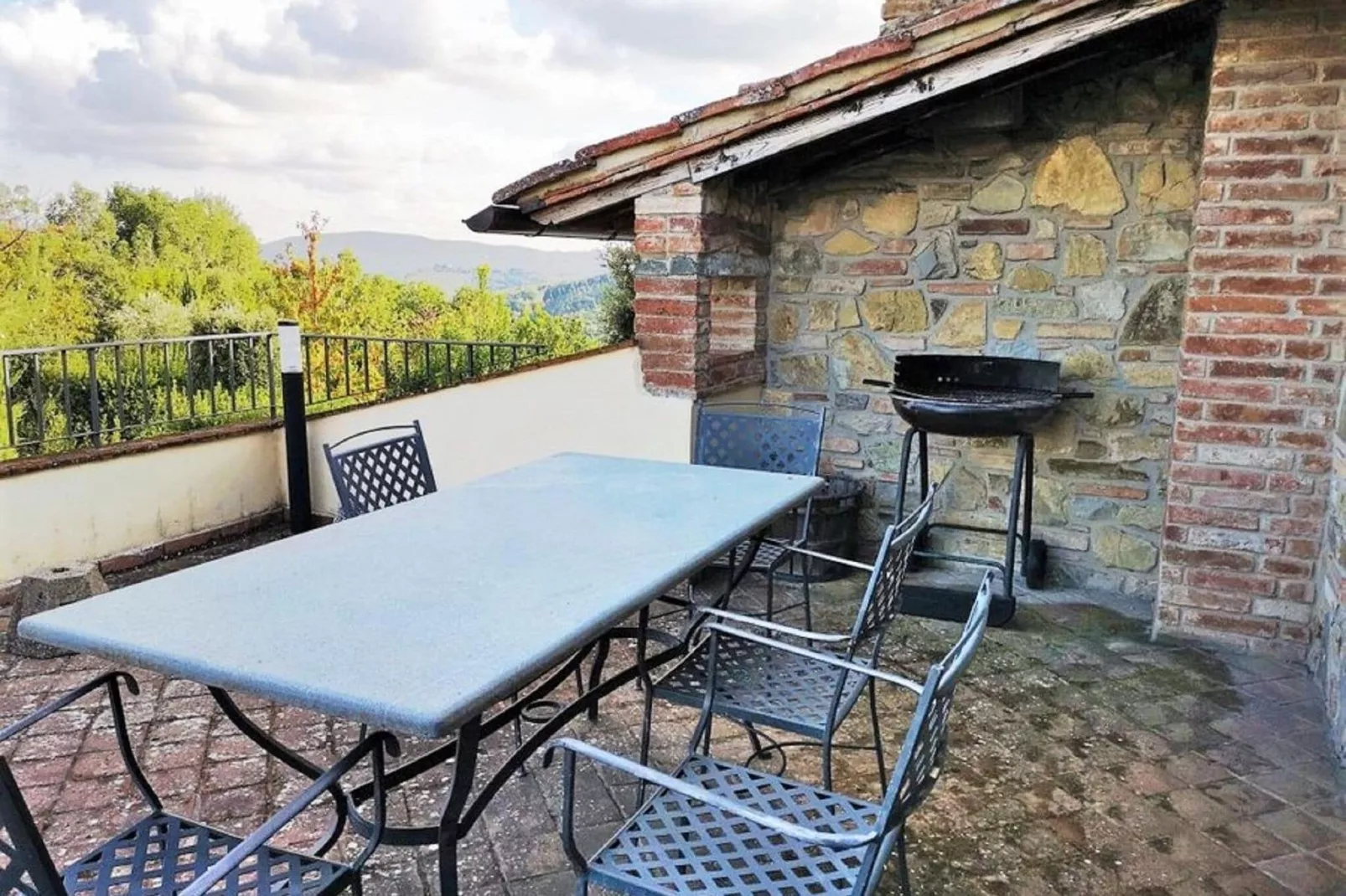 Biancospino-Terrace balcony
