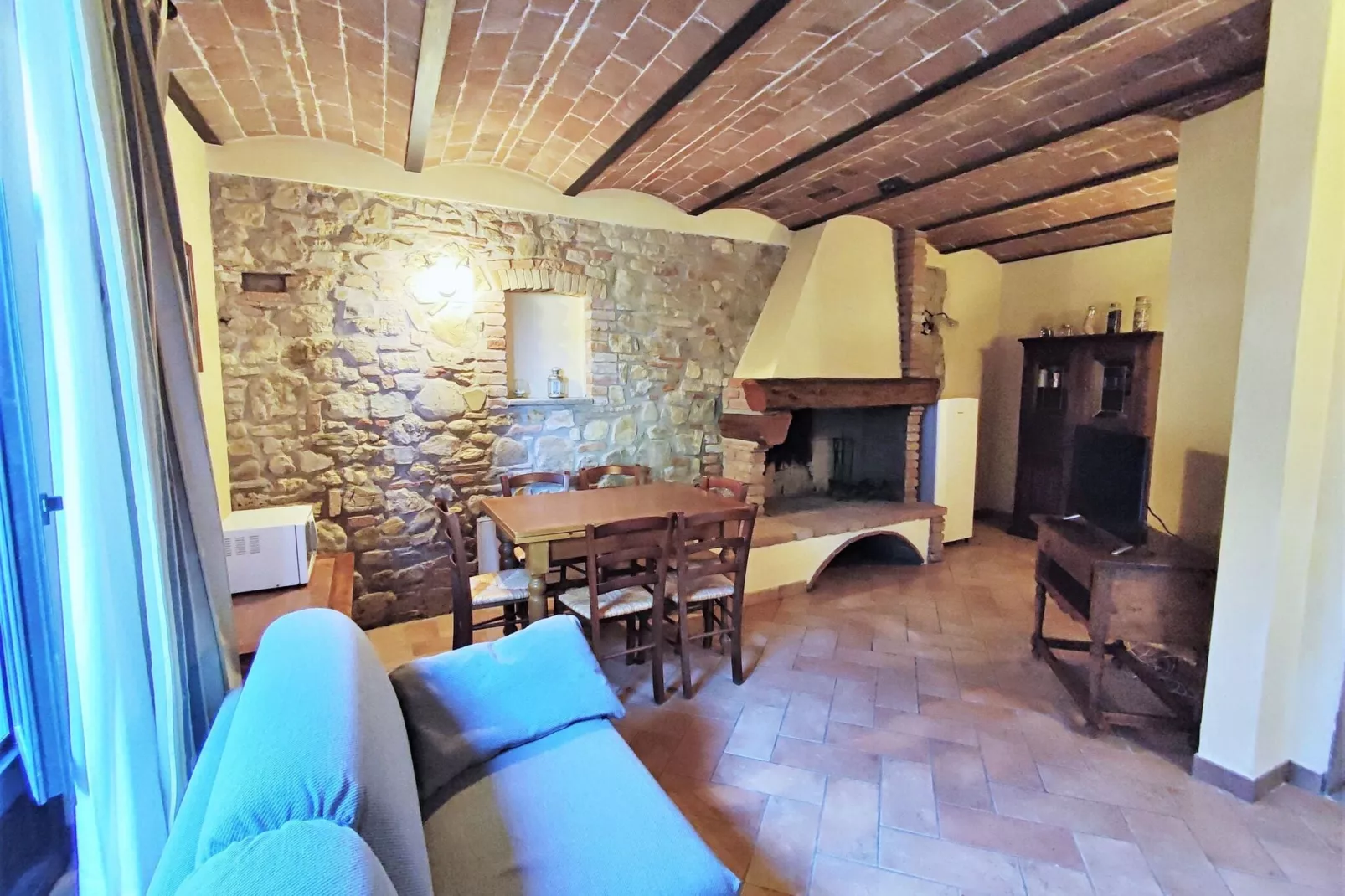 Castagno-Living room