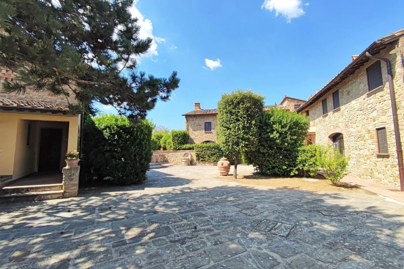 Duca-Exterior summer