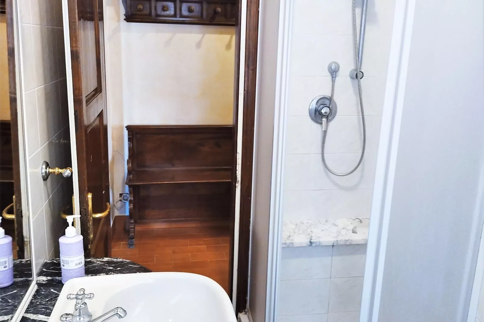 Conte-Bathroom