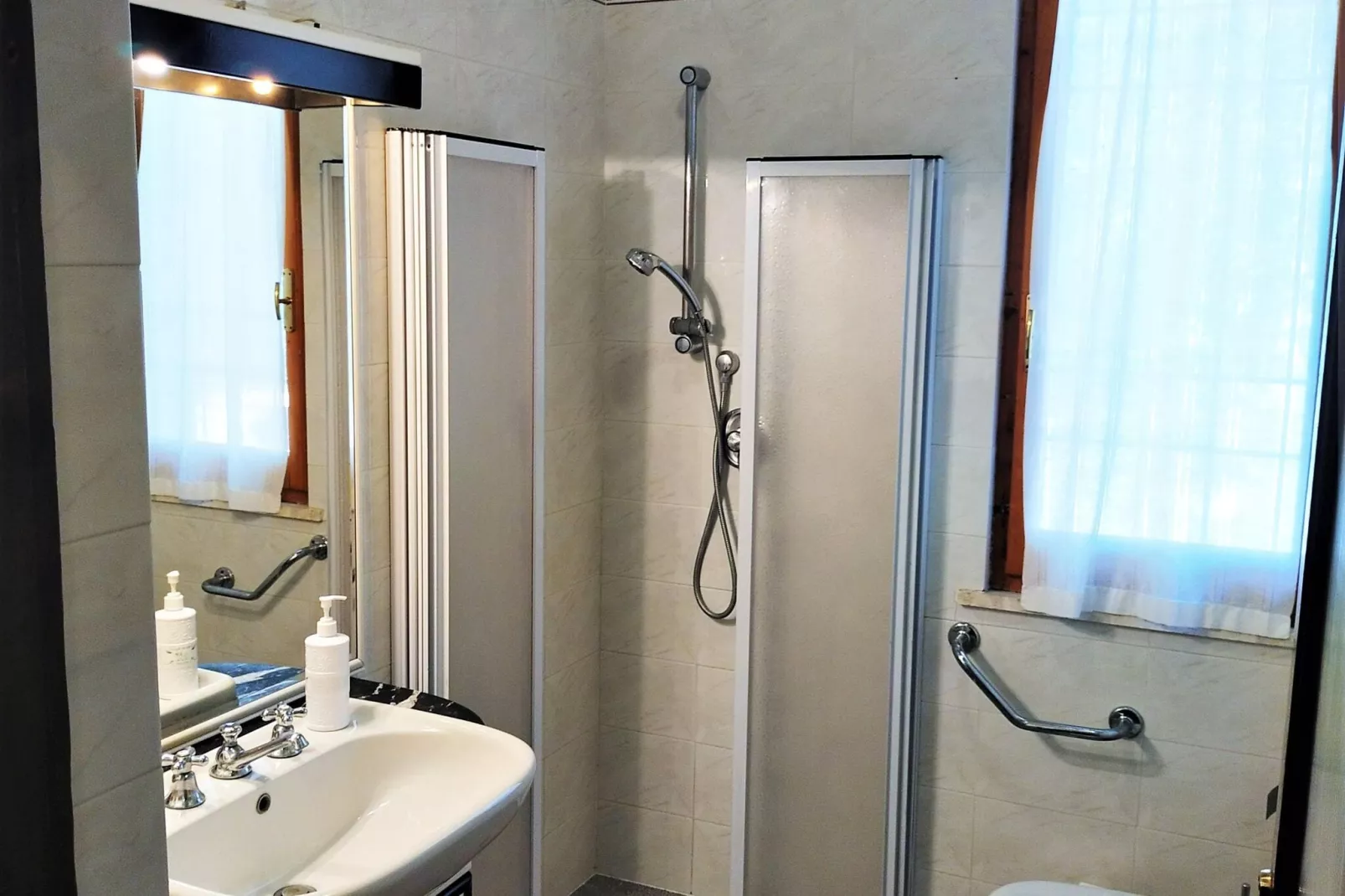Conte-Bathroom