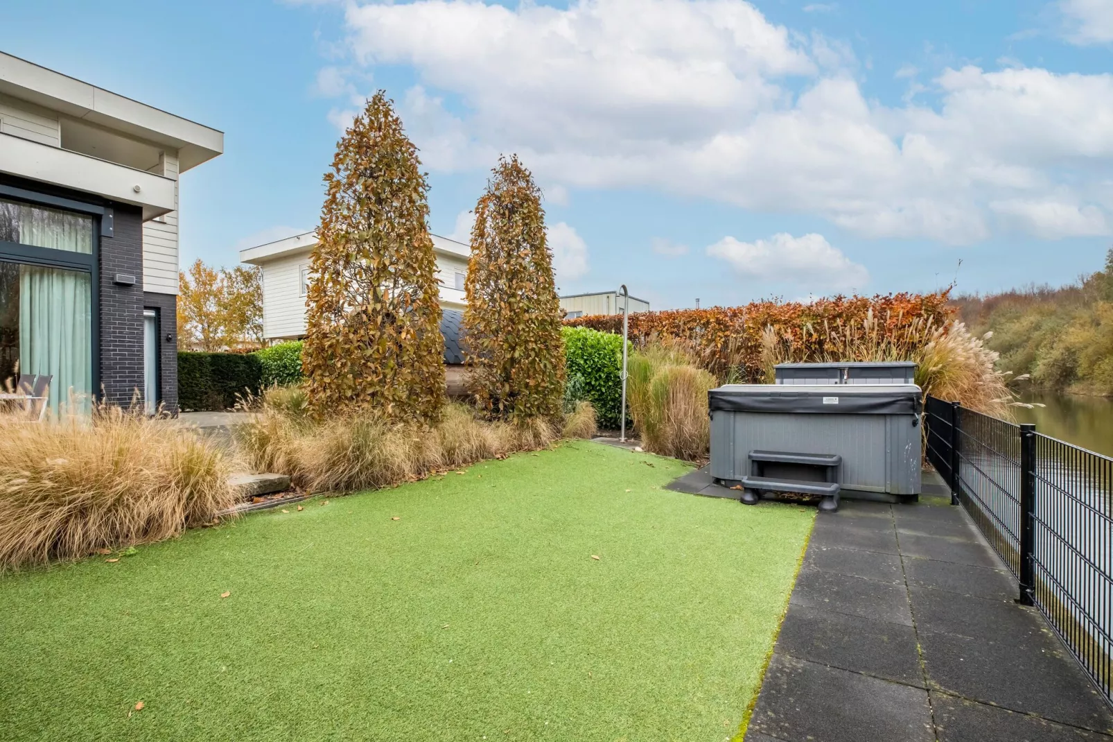 Villa Luxury Harderwijk 243-Gardens summer