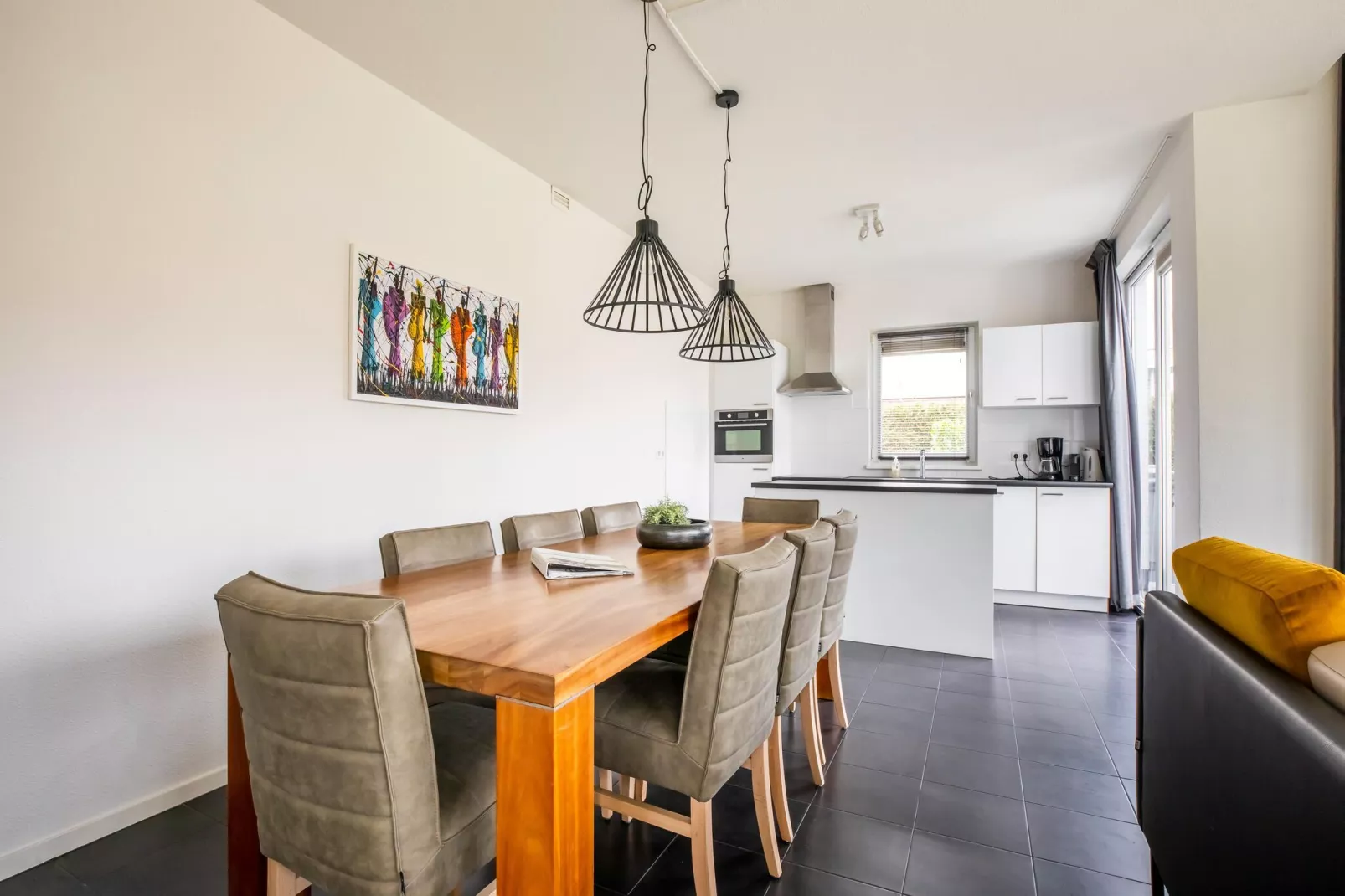 Villa Black & White Harderwijk 209-Dining room