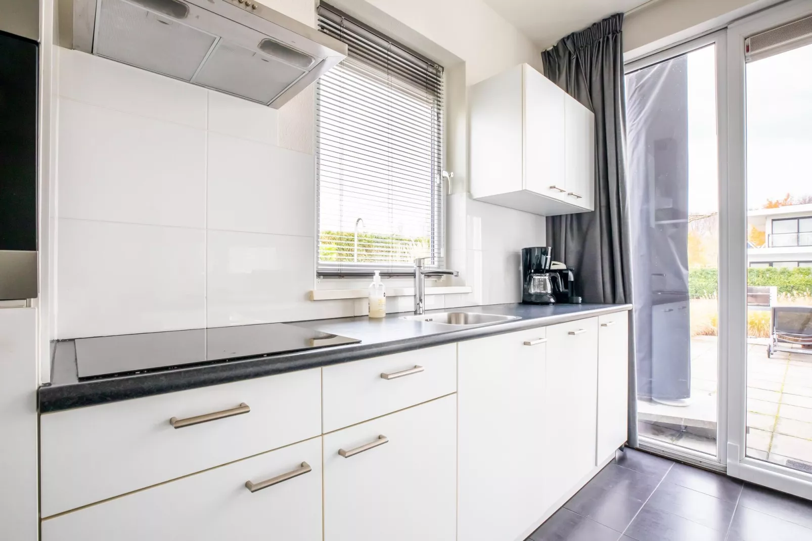 Villa Black & White Harderwijk 209-Kitchen